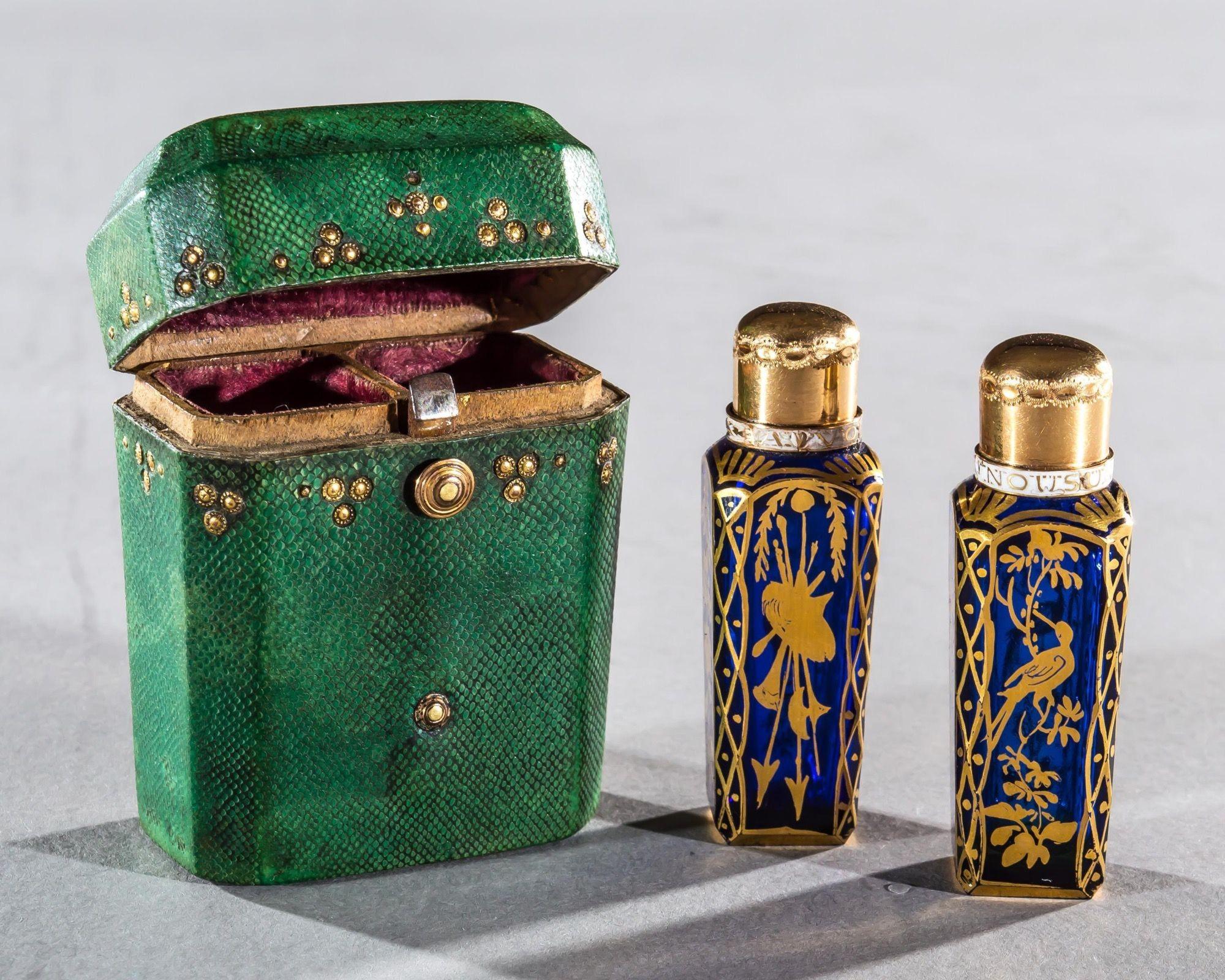 English A Fine Pair of Georgian Scent Bottles By James Giles