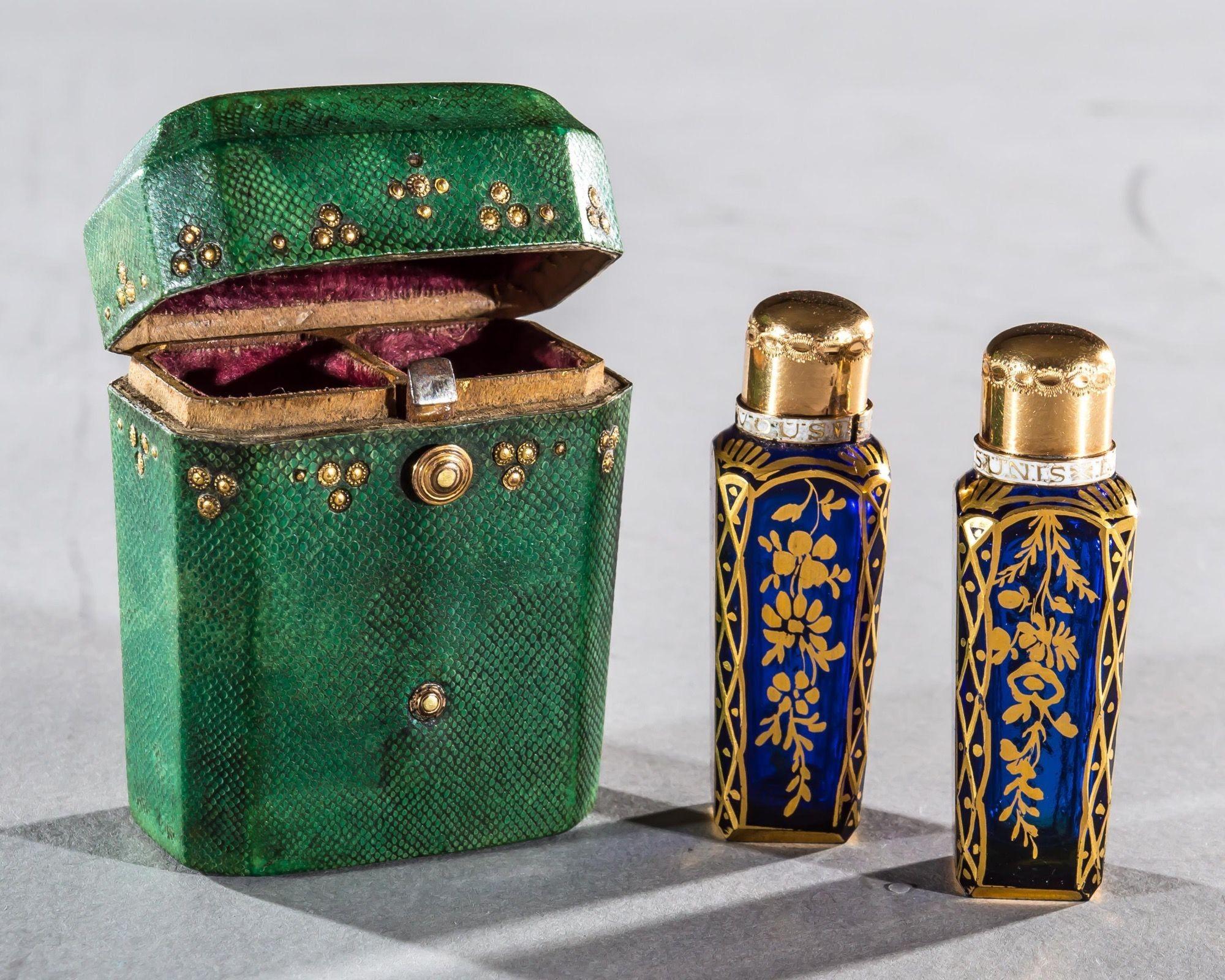 A Fine Pair of Georgian Scent Bottles By James Giles In Good Condition In Steyning, West sussex