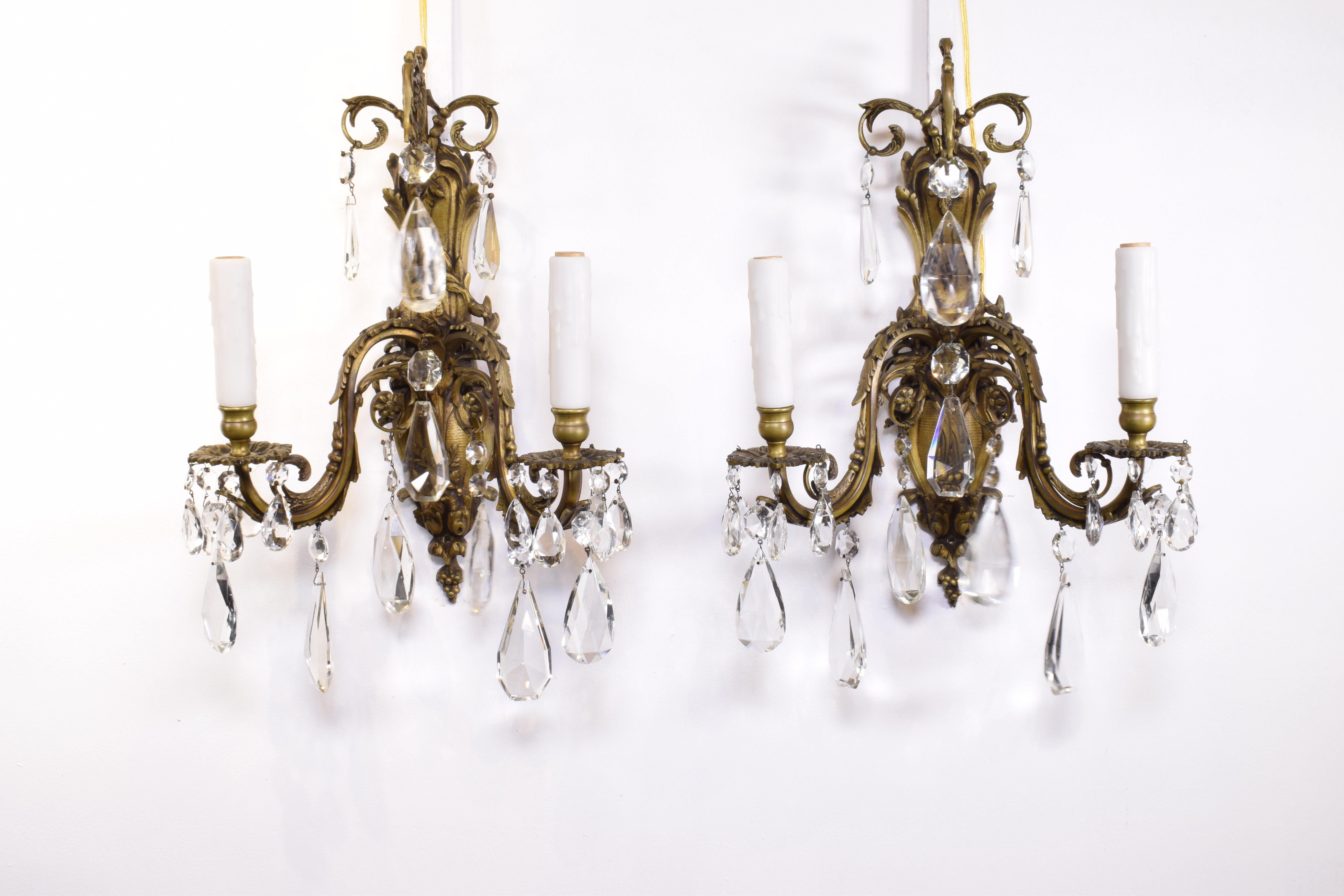 Louis XV A Fine Pair Of Gilt Bronze & Crystal Wall Sconces For Sale