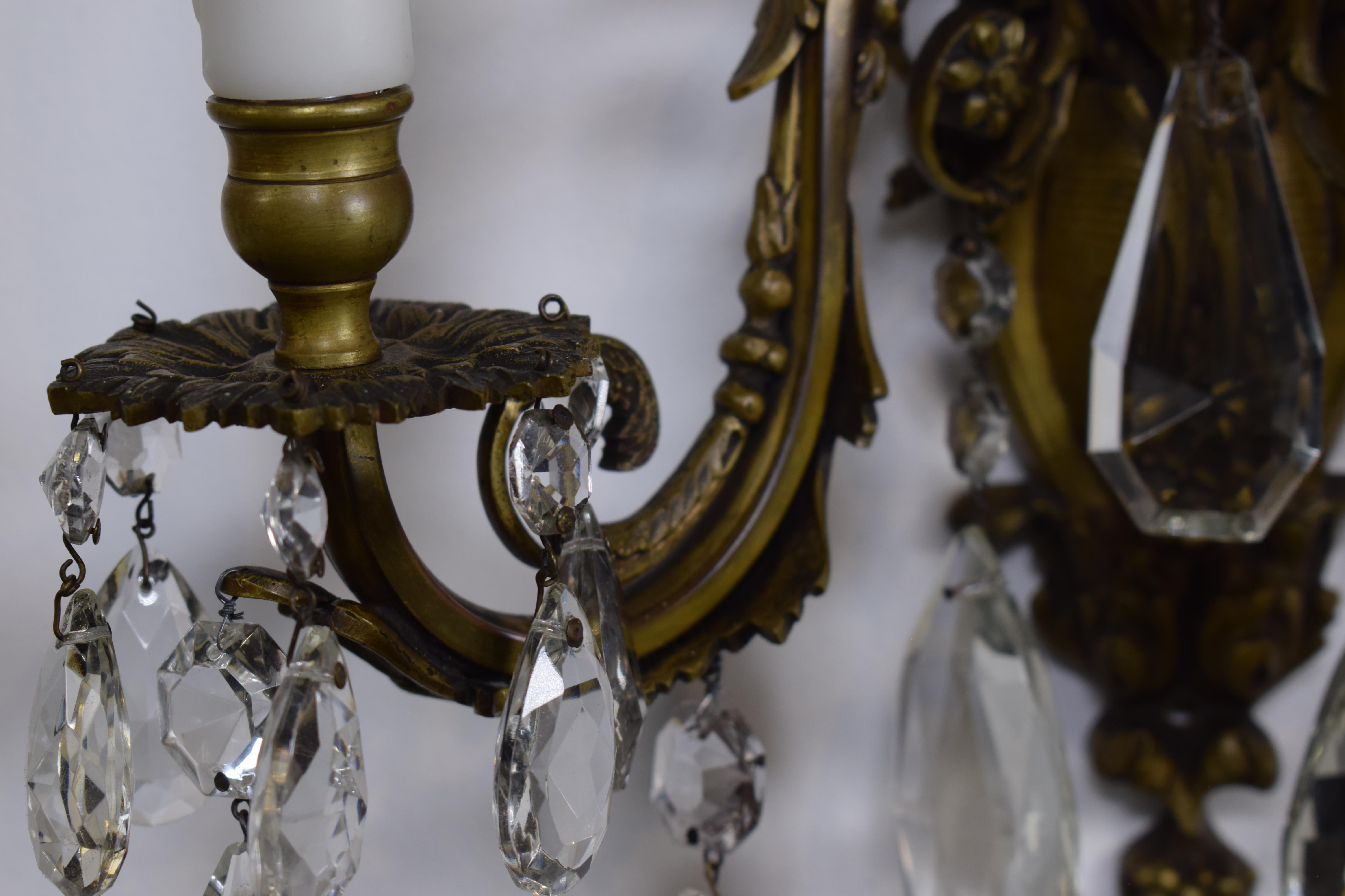 A Fine Pair Of Gilt Bronze & Crystal Wall Sconces For Sale 1