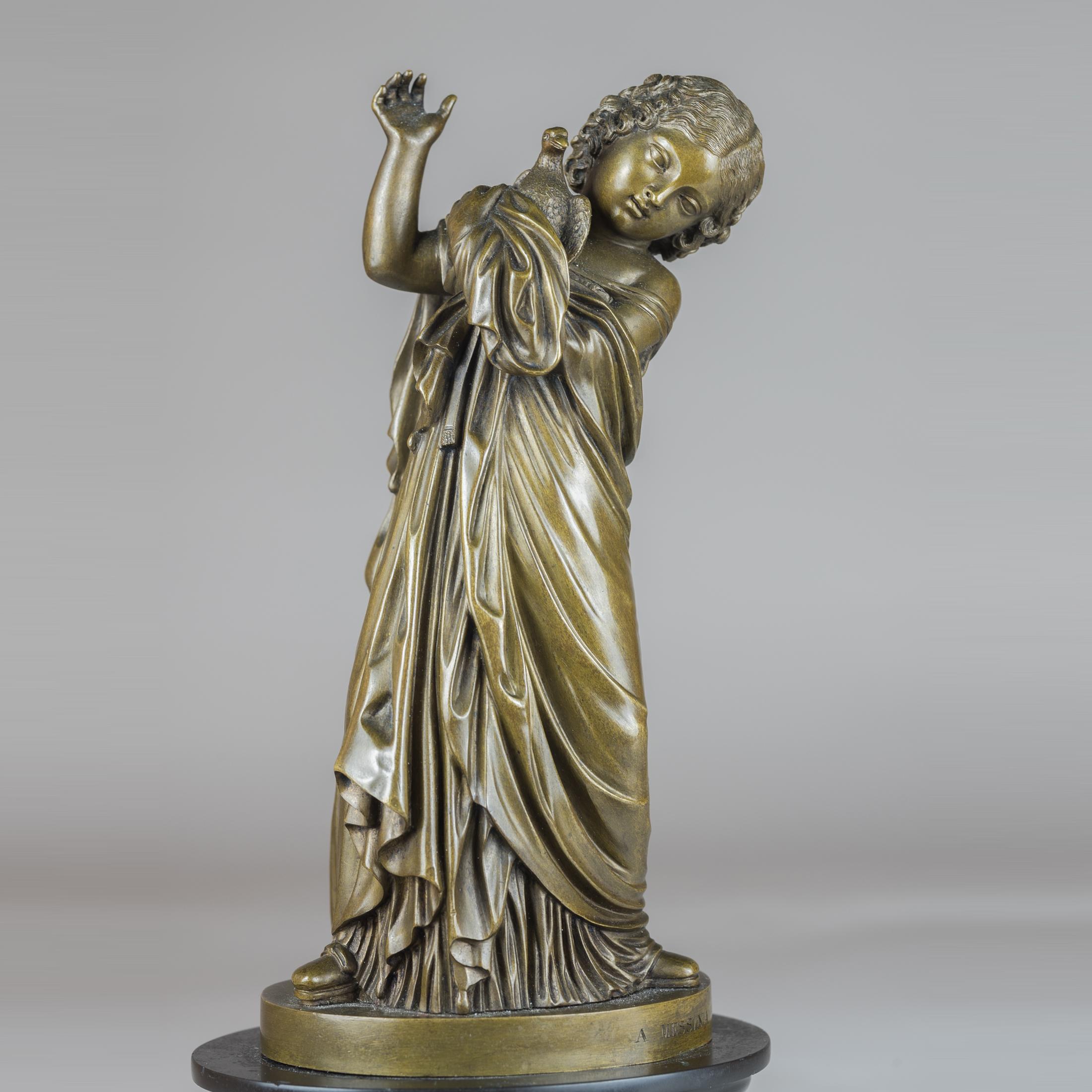 Moulage Paire de figurines italiennes en bronze d'une fille tenant une colombe par A. Messina en vente