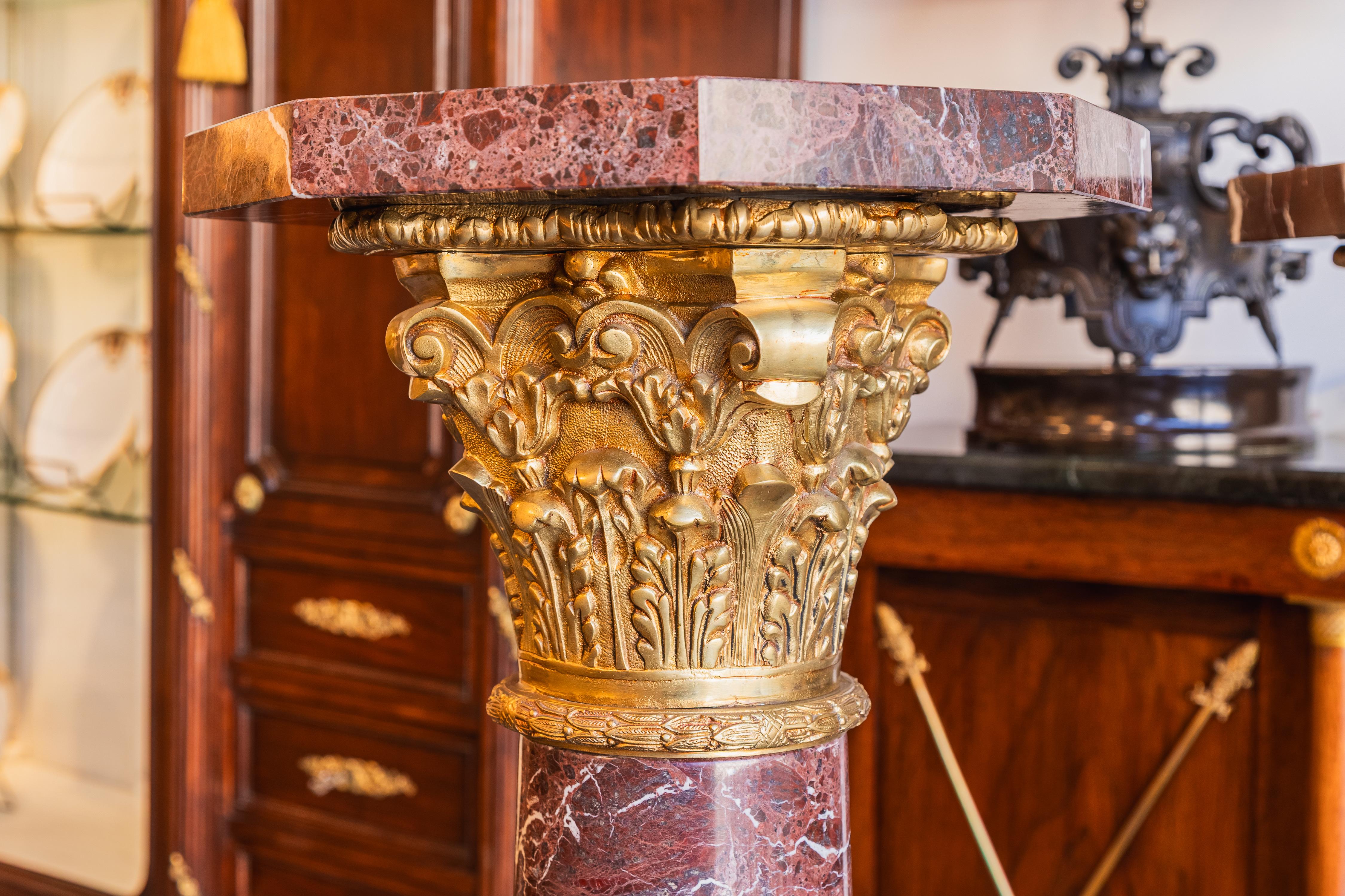 20th Century A fine pair of Italian marble and gilt bronze mounted pedestals For Sale