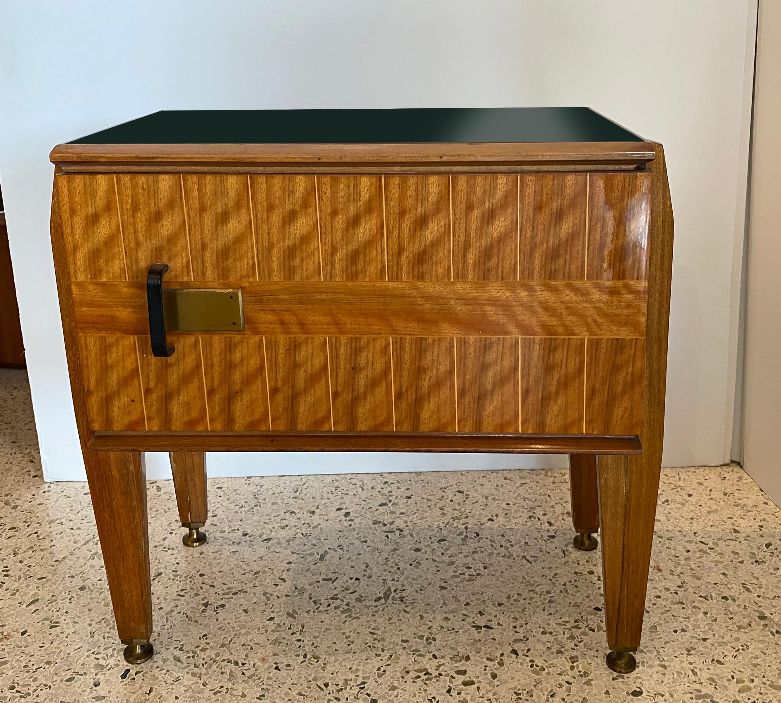 Fine Pair of Italian Modern Inlaid Mixed Wood Bedside Tables, Vittorio Dassi In Good Condition In Hollywood, FL