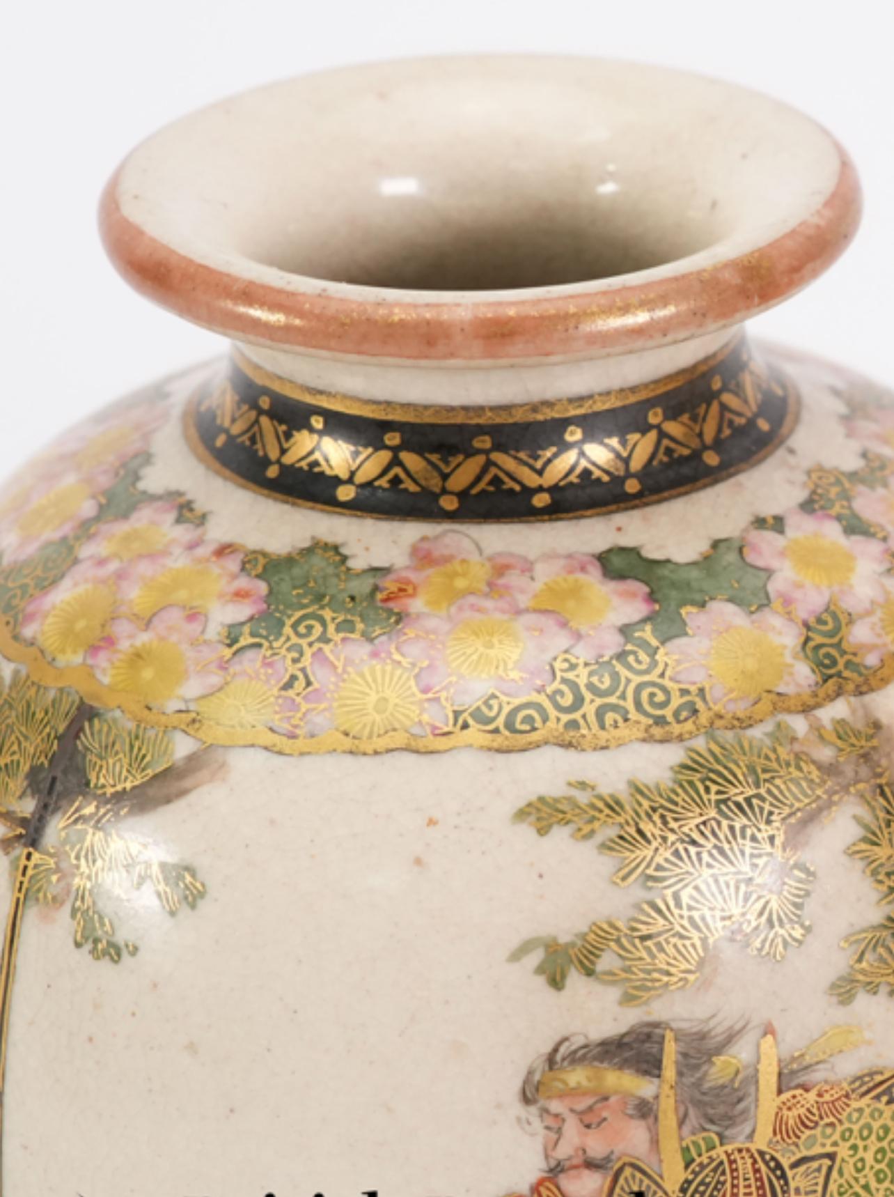 A Fine Pair of Japanese Antique Satsuma Vases Signed by Choshuzan 長州山. Meiji Era For Sale 4