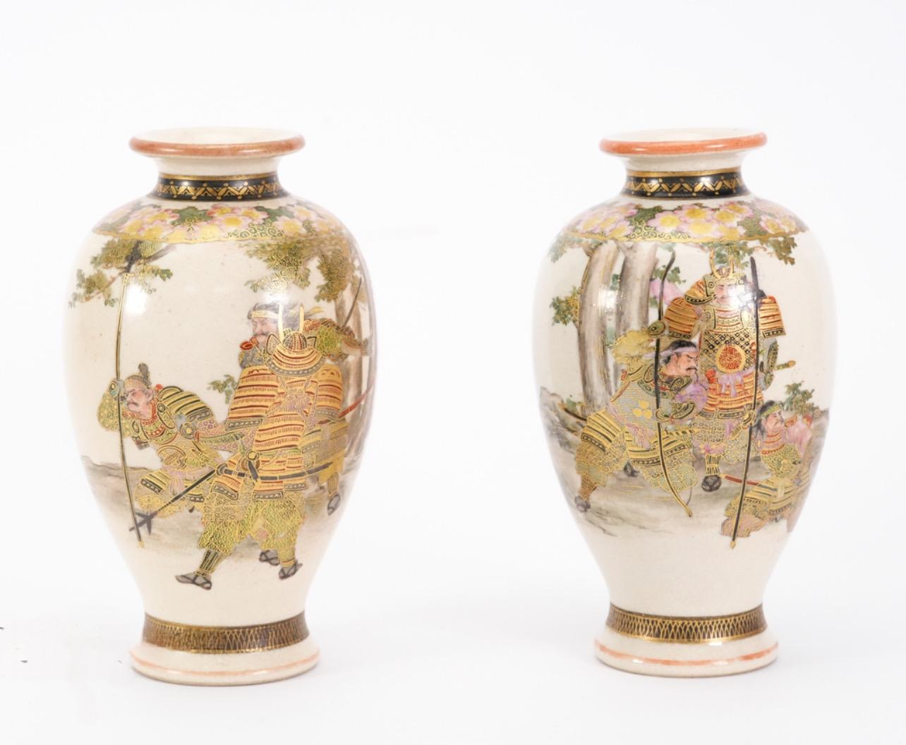 
A magnificent Pair of Japanese Satsuma vases signed by Choshuzan 長州山.


Late Meiji period.


of a baluster form , finely painted in Satsuma enamels enhanced with gold paint,decorated with three Samurai practicing their skills in the nature, the