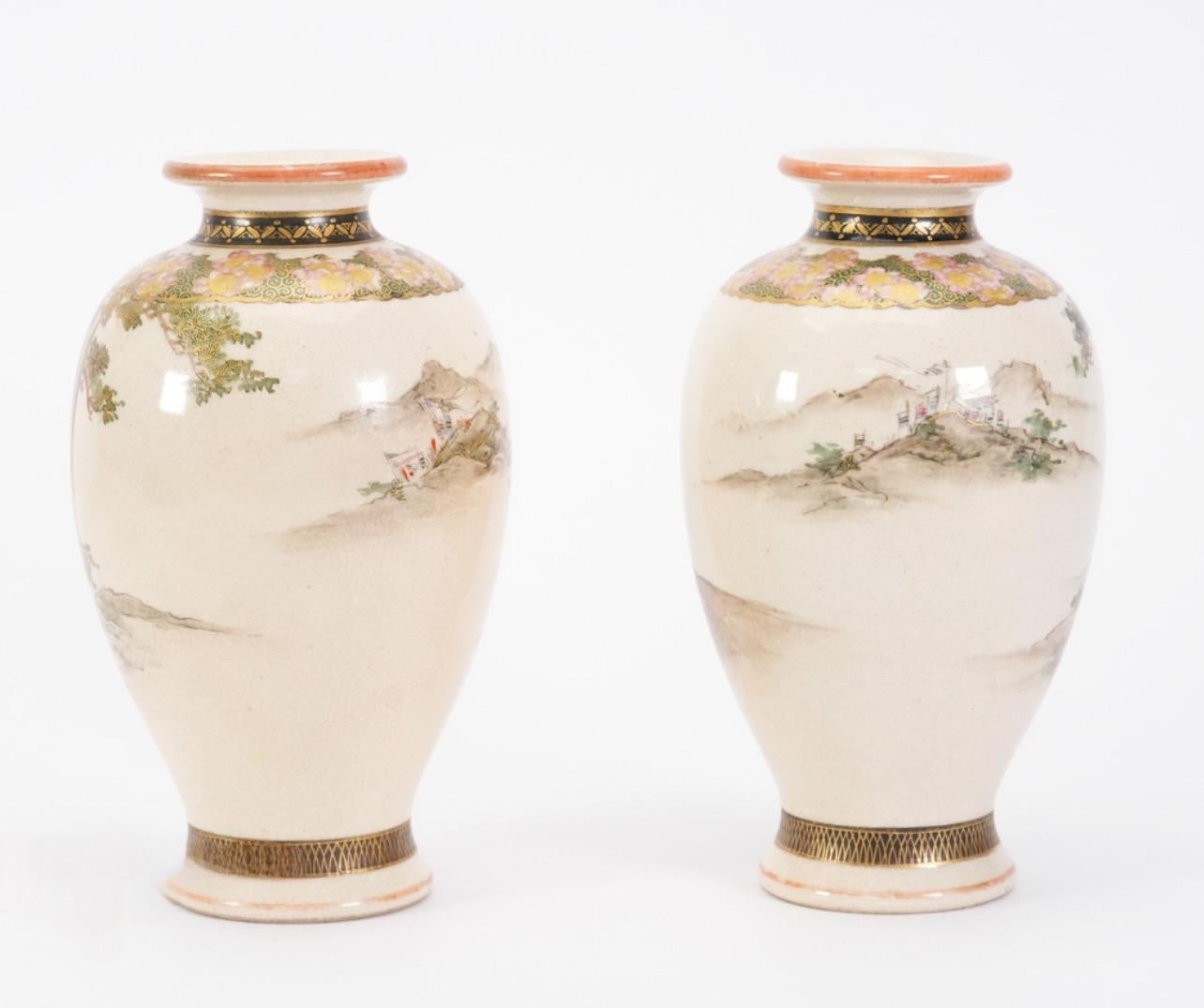 A Fine Pair of Japanese Antique Satsuma Vases Signed by Choshuzan 長州山. Meiji Era For Sale 1