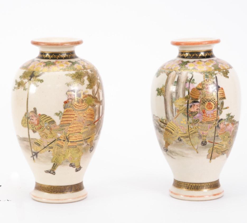 A Fine Pair of Japanese Antique Satsuma Vases Signed by Choshuzan 長州山. Meiji Era For Sale 2