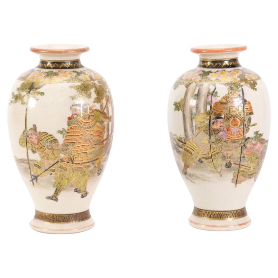 A Fine Pair of Japanese Antique Satsuma Vases Signed by Choshuzan 長州山. Meiji Era For Sale