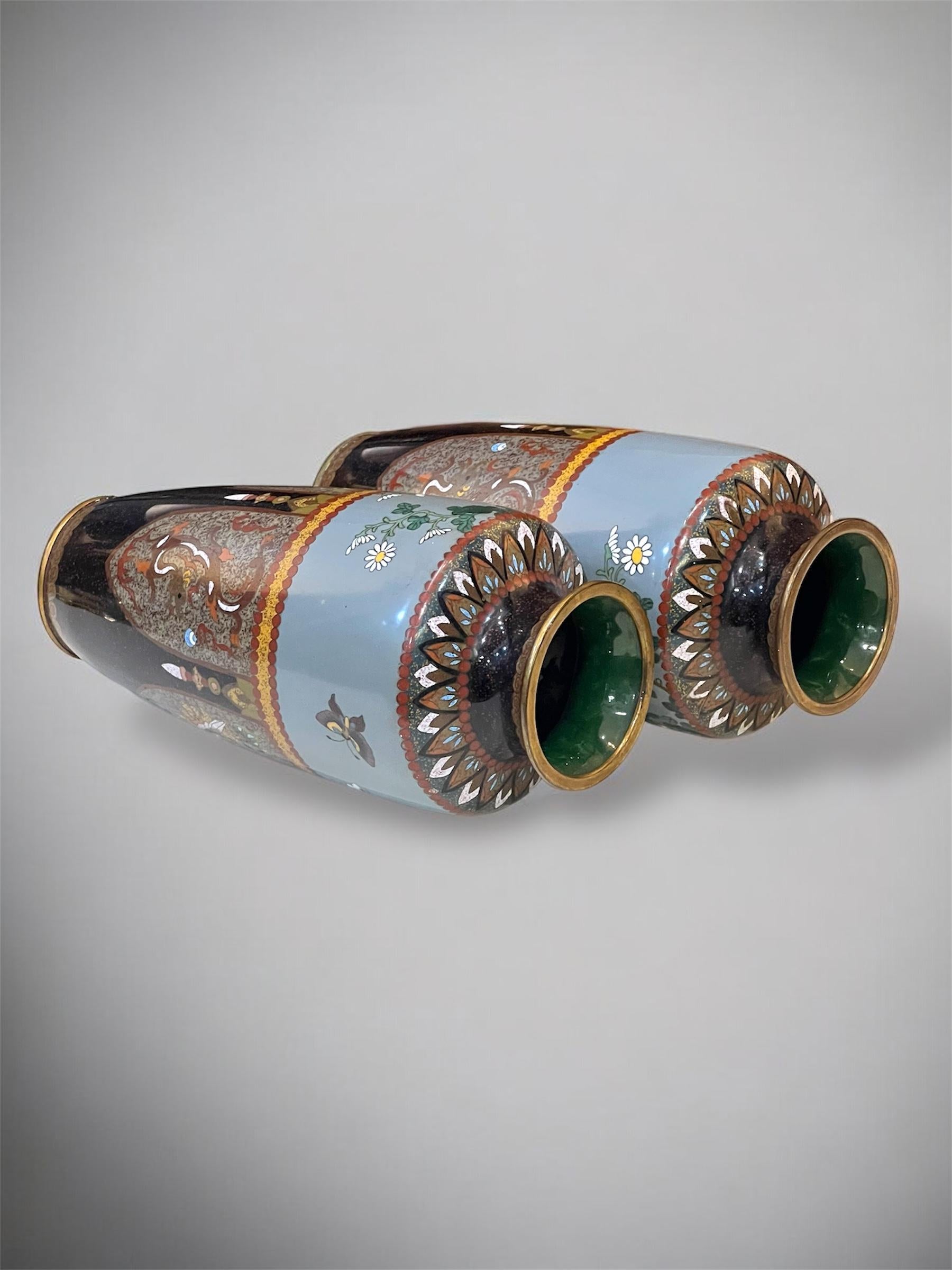 Paire de vases japonais en émail cloisonné attribués à Honda Yasaburō en vente 2