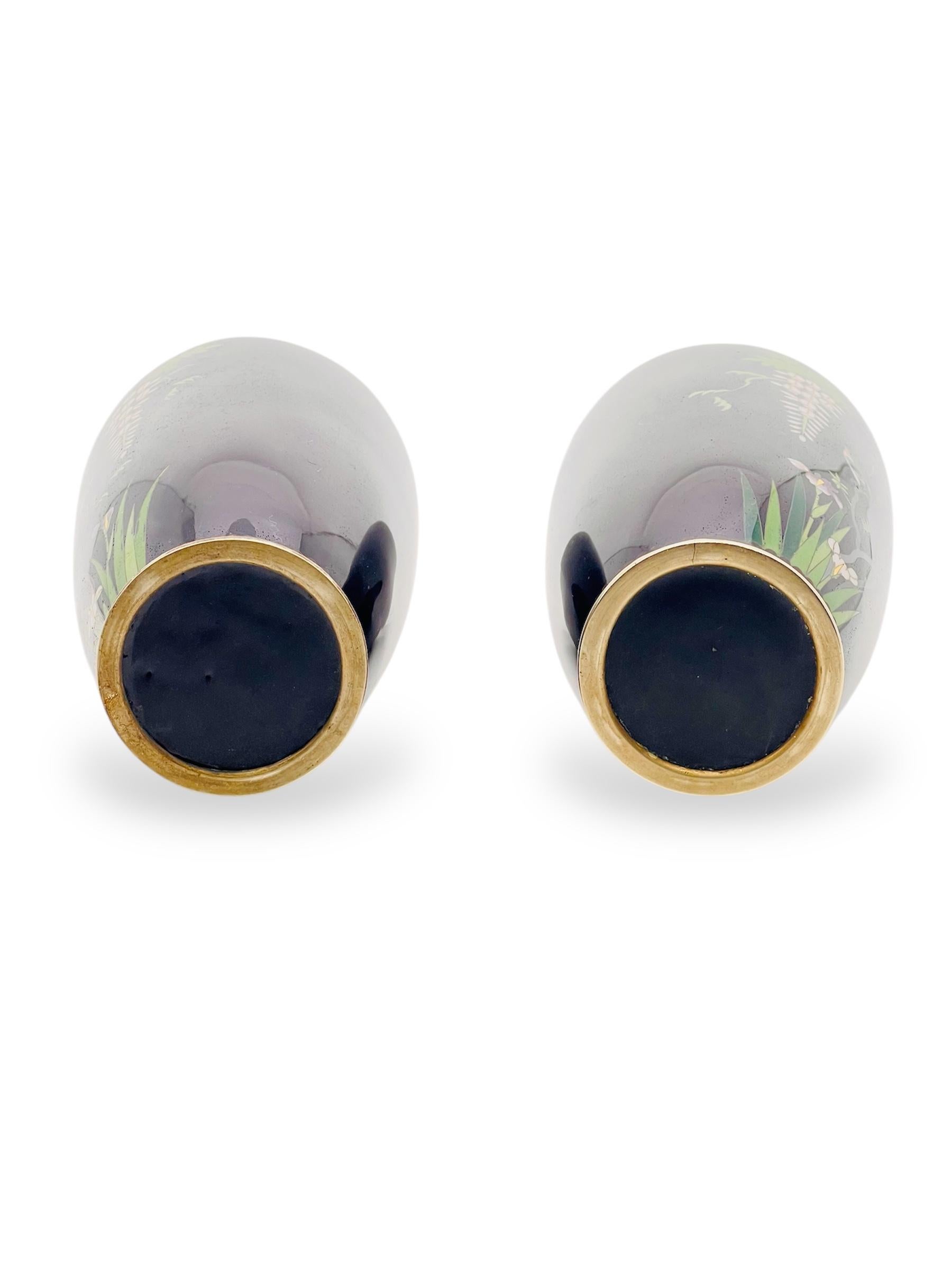 Fino par de jarrones glicinias japoneses de esmalte cloisonné. Era Meiji Cloissoné en venta