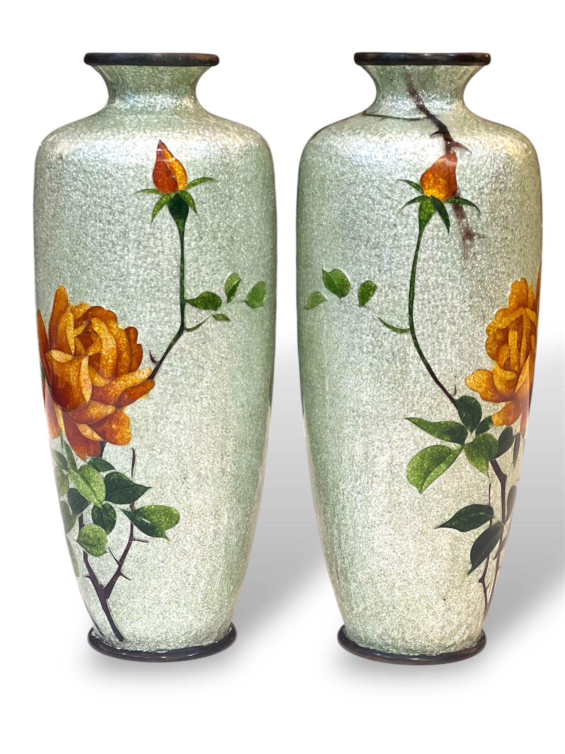 Japonais A Fine Pair of Japanese Cloisonné Vases with Ginbari Floral Decoration, 19th C en vente