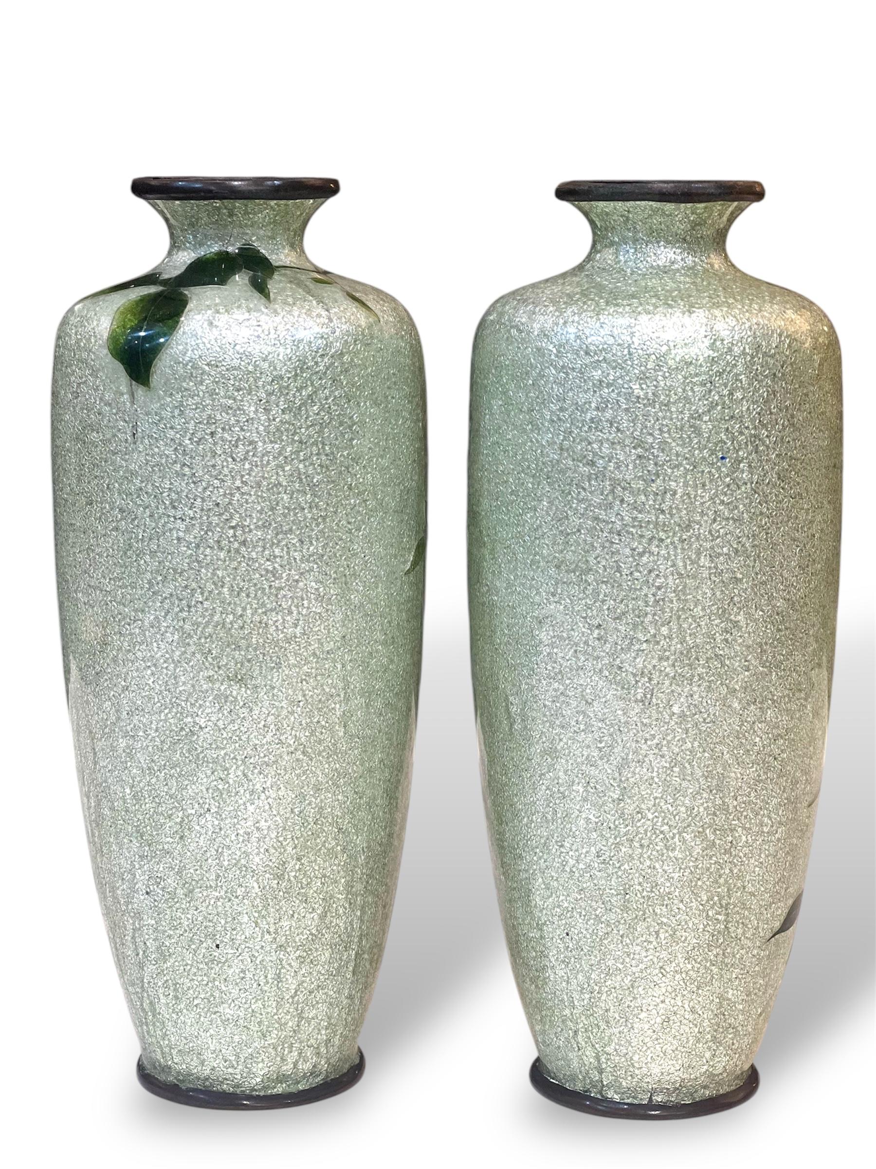 A Fine Pair of Japanese Cloisonné Vases with Ginbari Floral Decoration, 19th C Bon état - En vente à London, GB