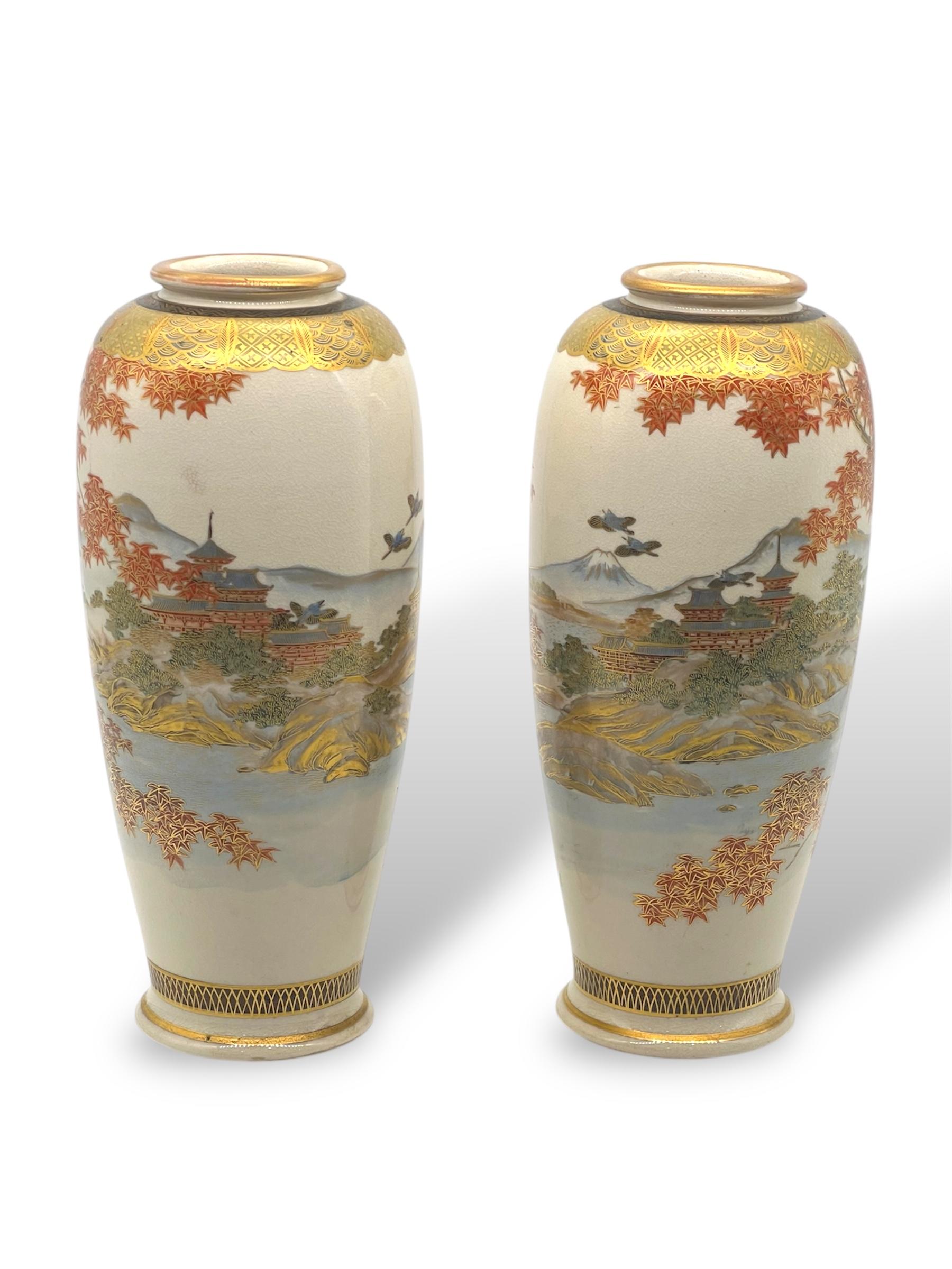 A Fine Pair of Japanese Satsuma Vases, Meiji Period , Signed Reizan. in vendita 3