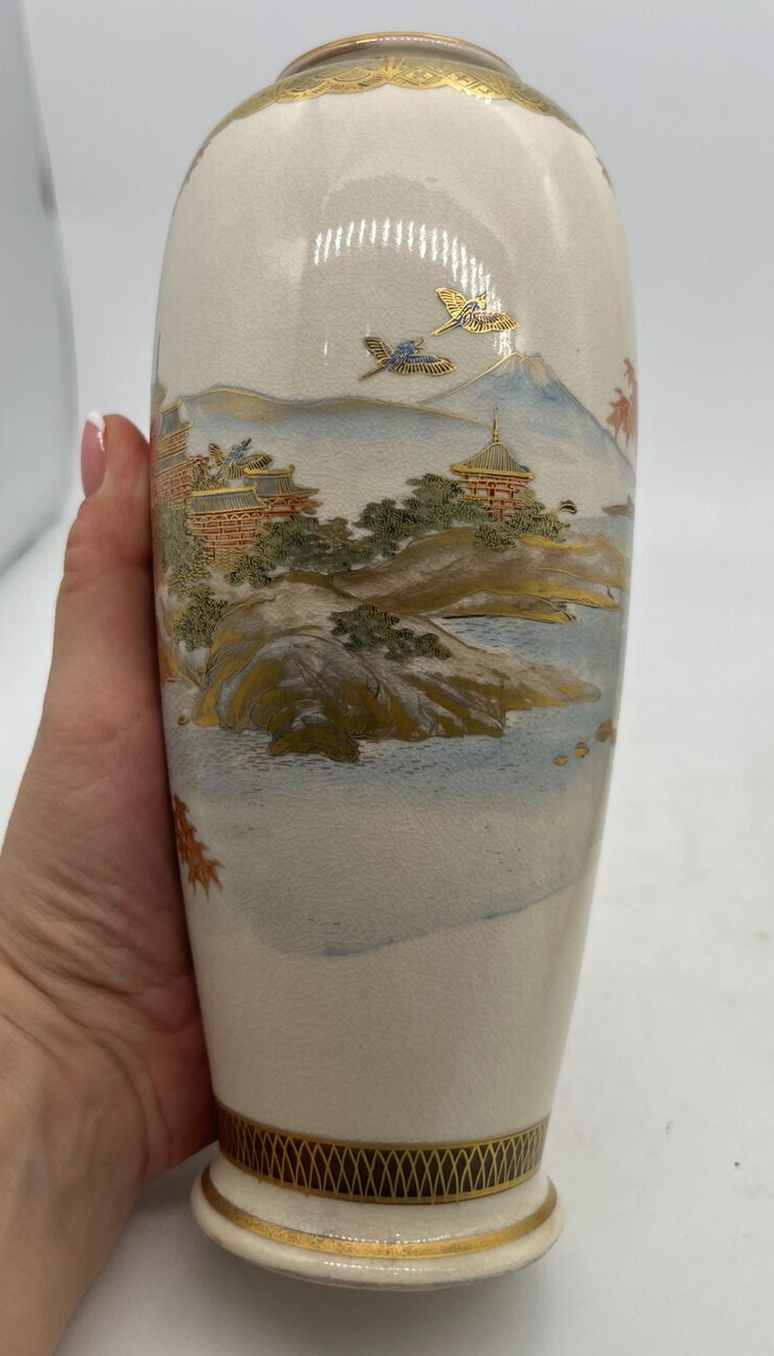 A Fine Pair of Japanese Satsuma Vases, Meiji Period , Signed Reizan. in vendita 11