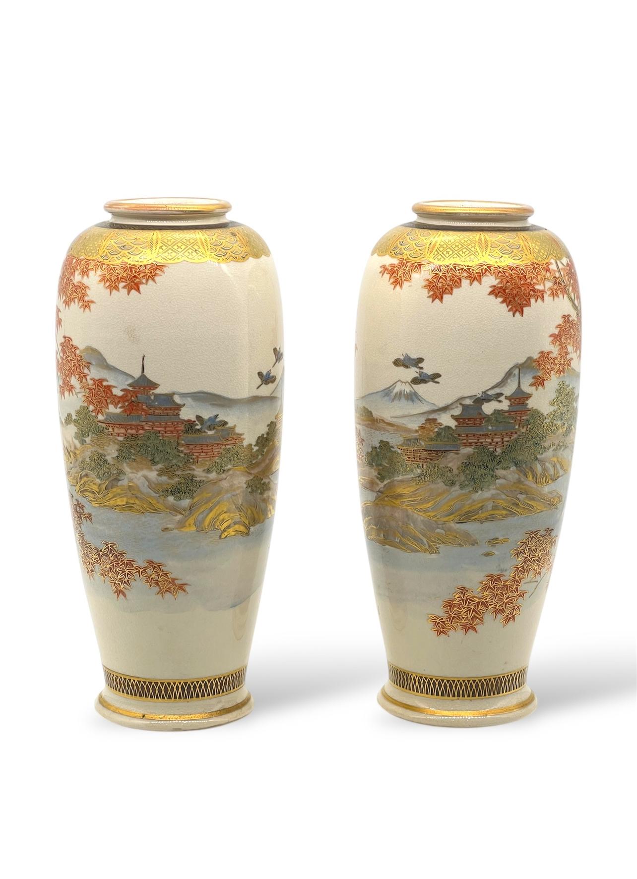 Giapponese A Fine Pair of Japanese Satsuma Vases, Meiji Period , Signed Reizan. in vendita