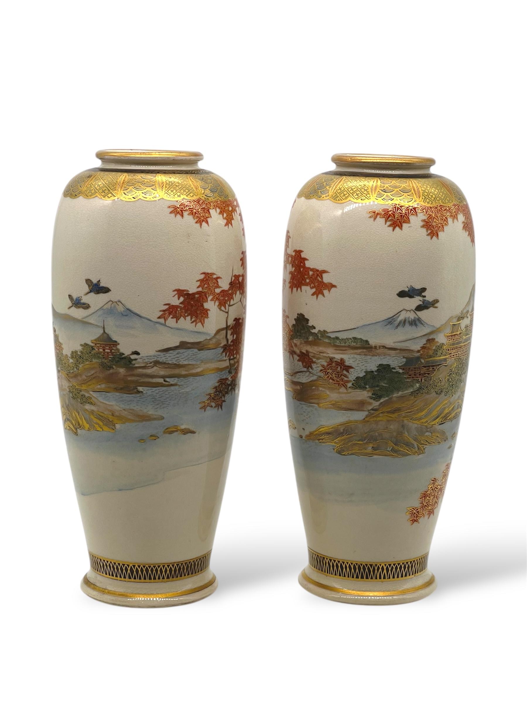 A Fine Pair of Japanese Satsuma Vases, Meiji Period , Signed Reizan. in vendita 2