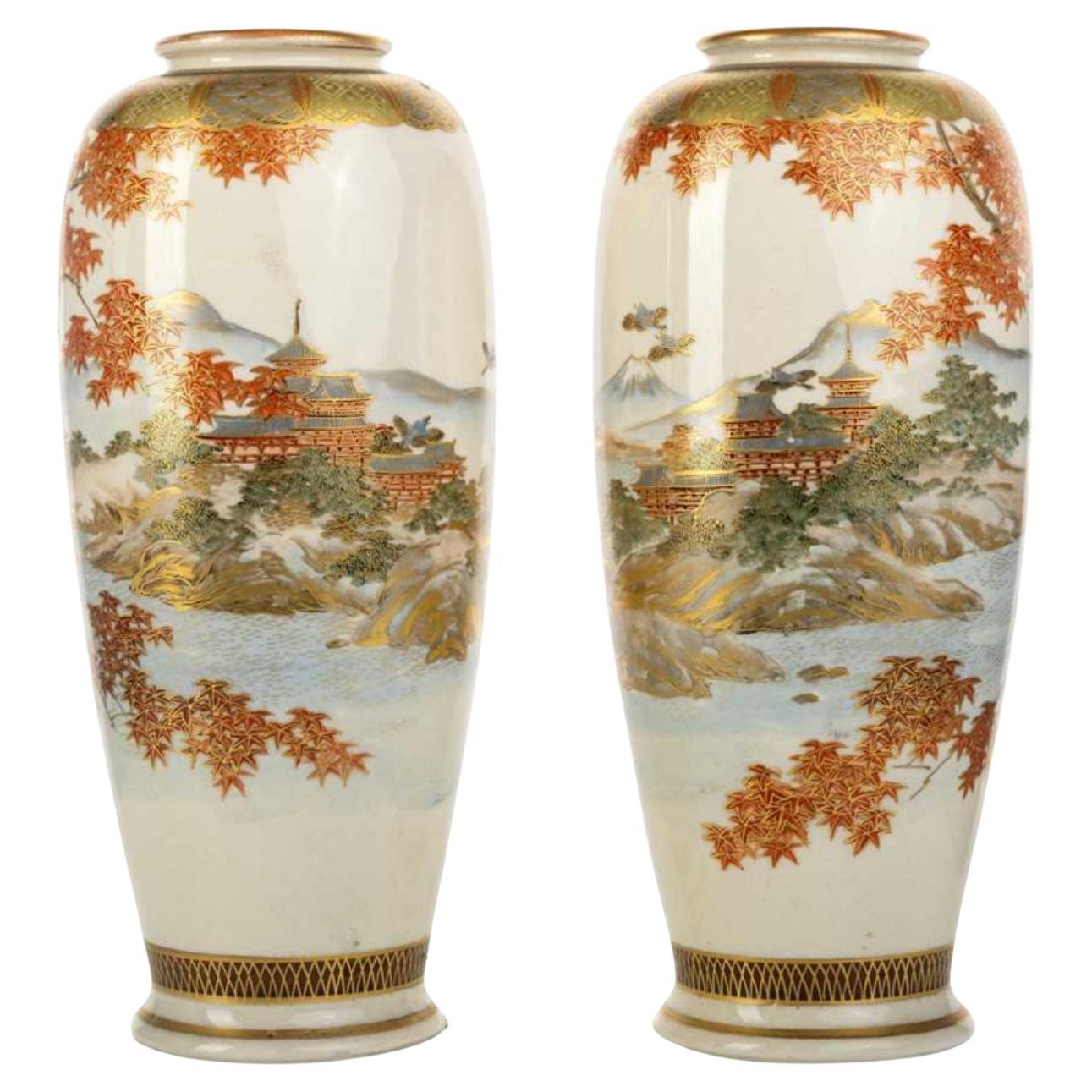 A Fine Pair of Japanese Satsuma Vases, Meiji Period , Signed Reizan. in vendita