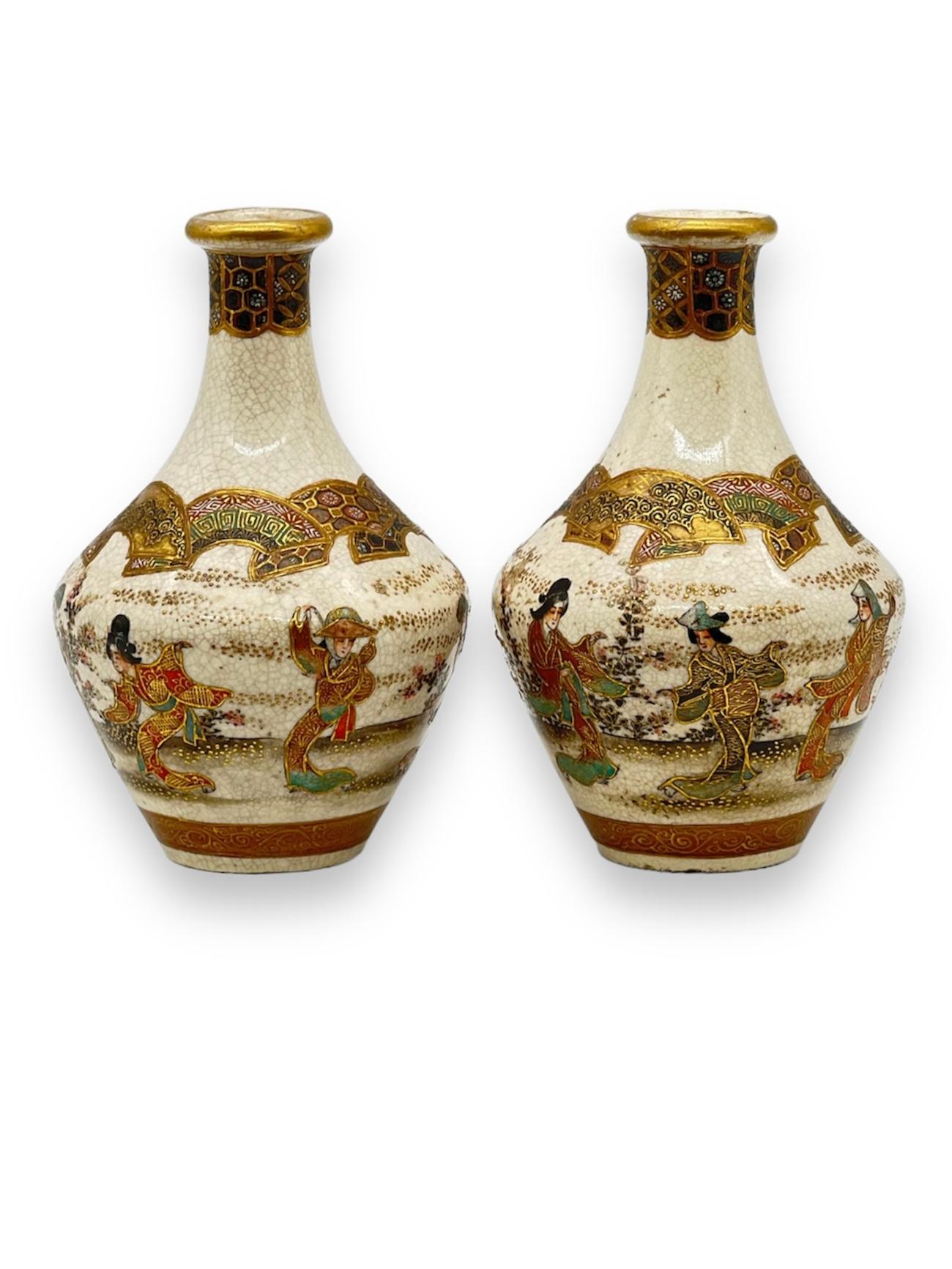 A Fine pair of Japanese Satsuma Vases. Signed Yozan .Meiji Period For Sale 4