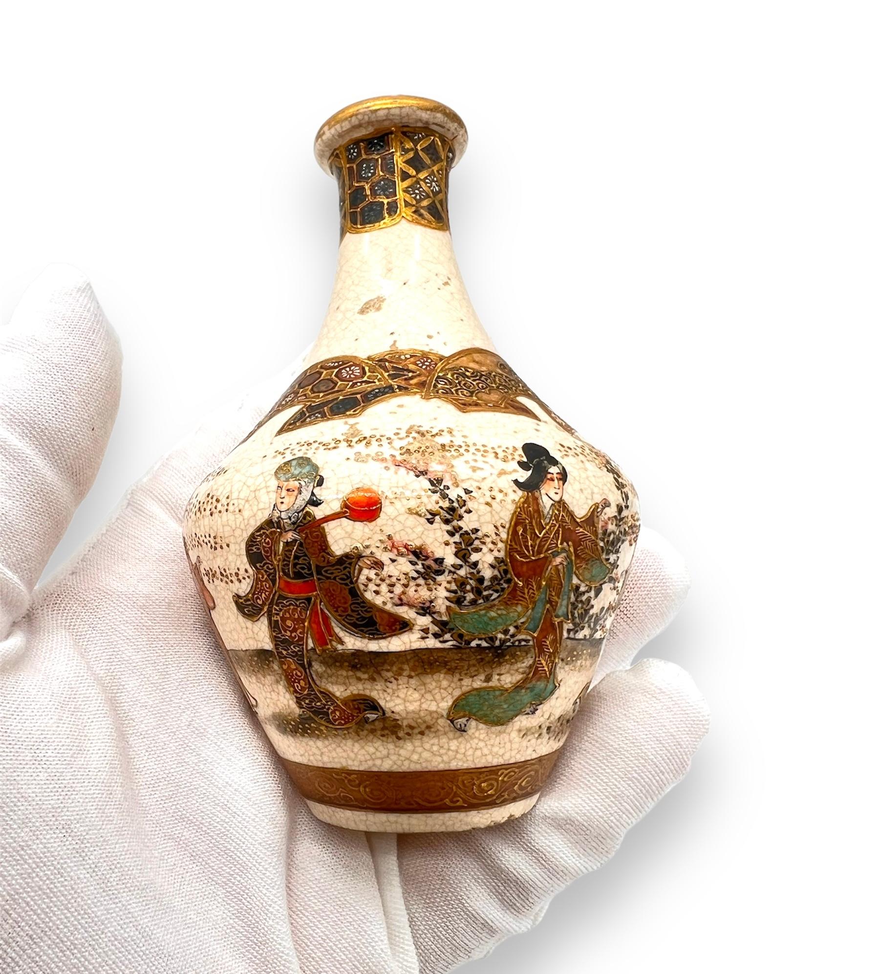 A Fine pair of Japanese Satsuma Vases. Signed Yozan .Meiji Period For Sale 1