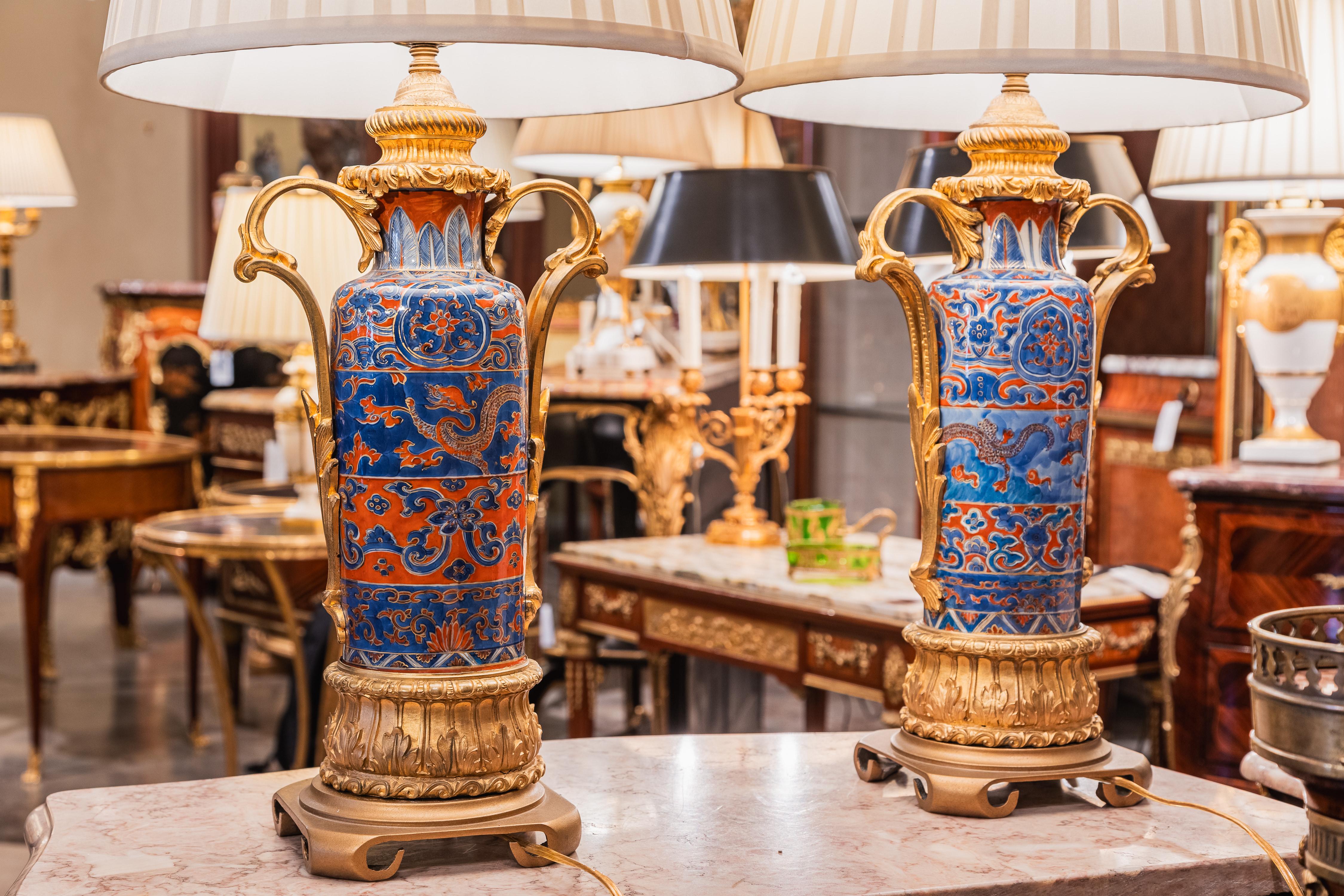 Gilt A fine pair of Japanese water bottles with gilt bronze mounts made into lamps For Sale