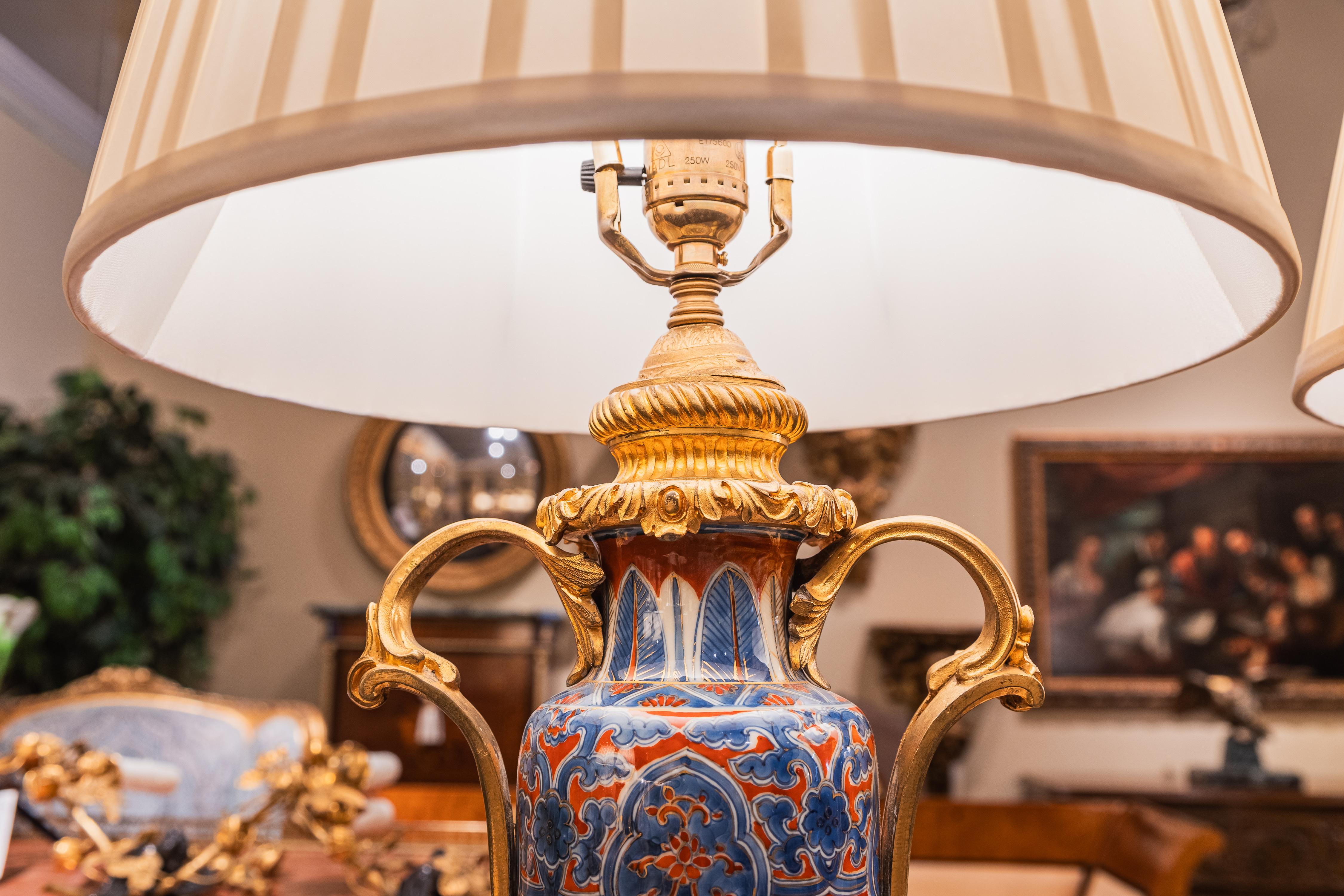 A fine pair of Japanese water bottles with gilt bronze mounts made into lamps In Good Condition For Sale In Dallas, TX