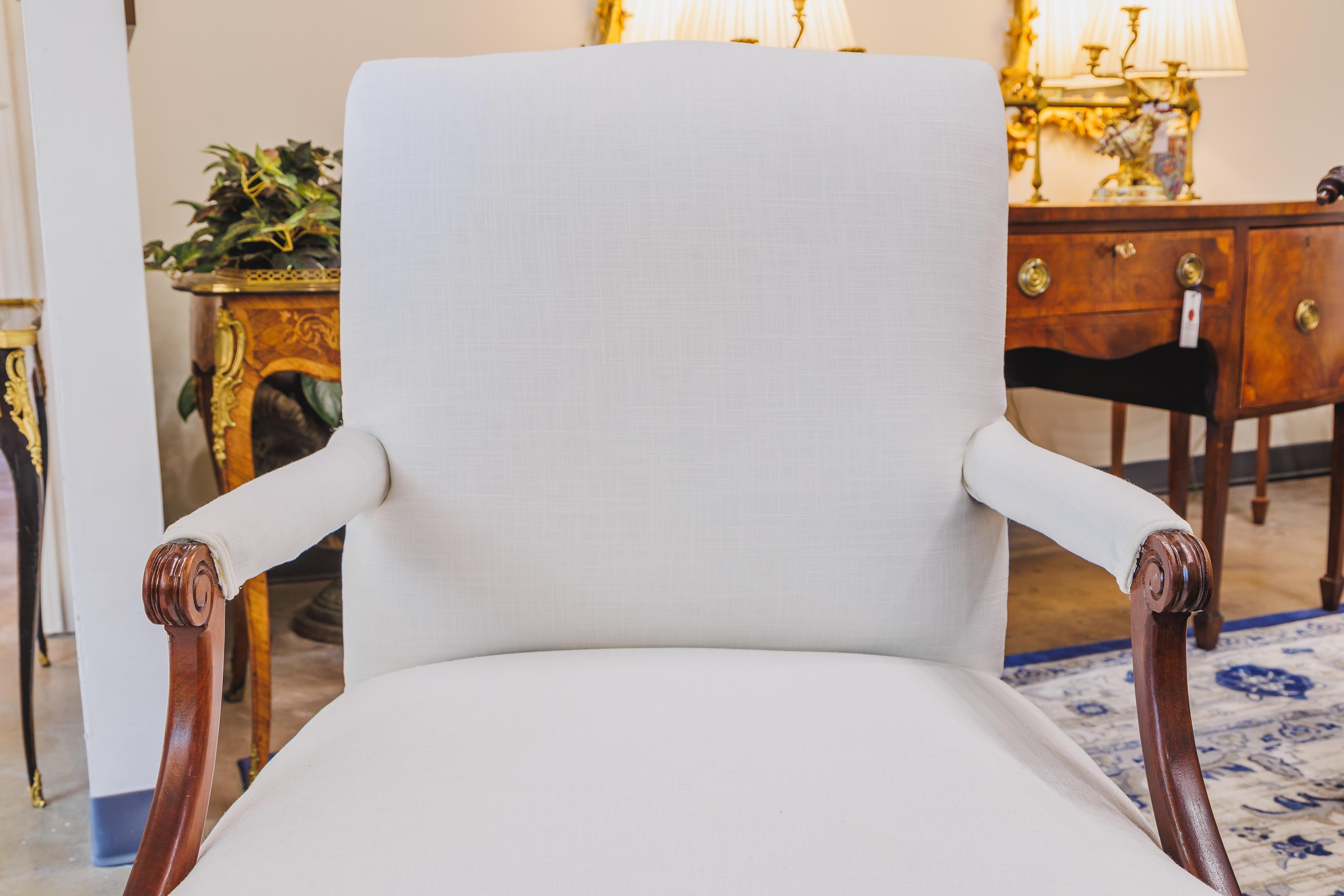 Sculpté à la main Une belle paire de grands fauteuils Chippendale chinois de la fin du 19ème siècle en vente