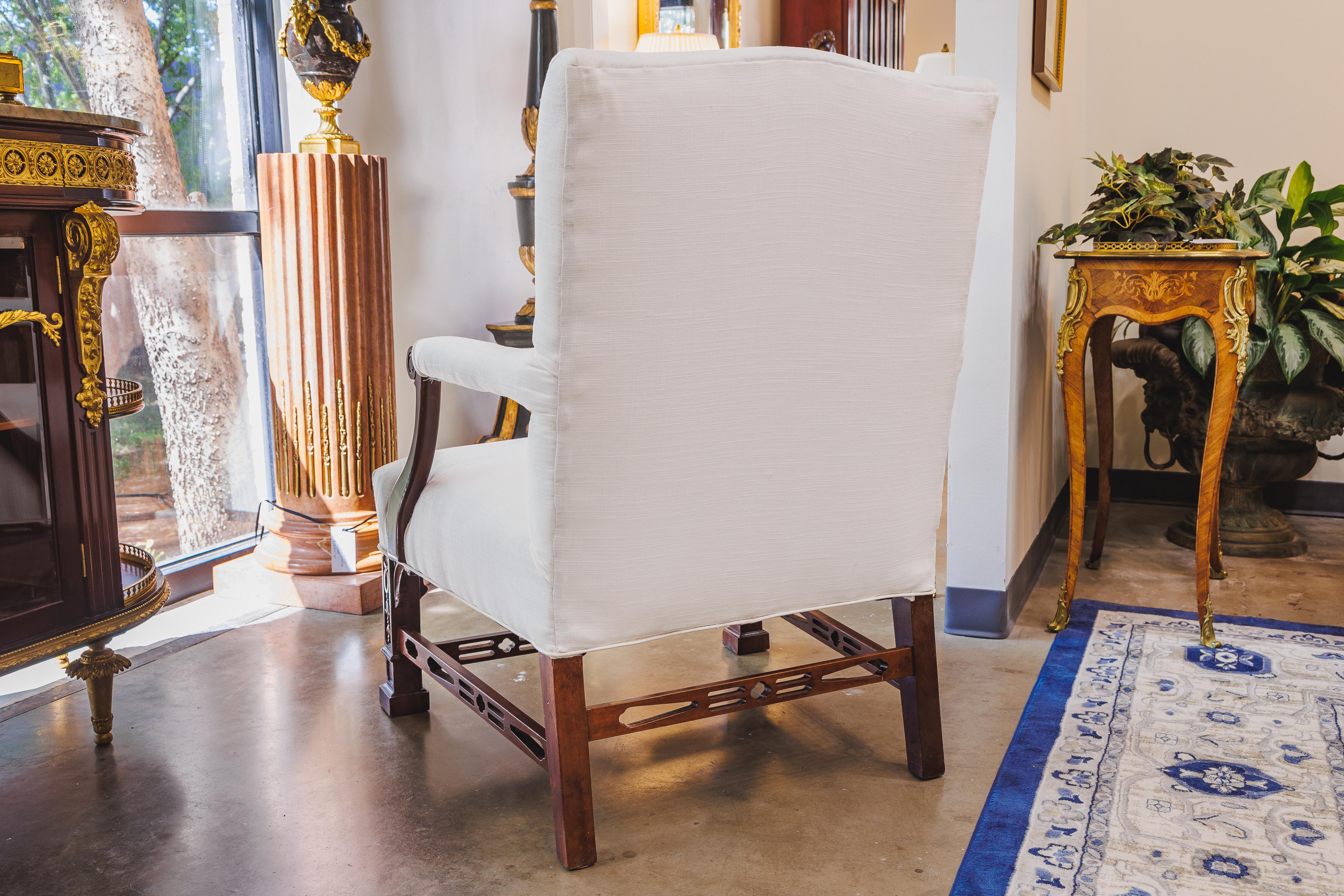 Une belle paire de grands fauteuils Chippendale chinois de la fin du 19ème siècle Bon état - En vente à Dallas, TX