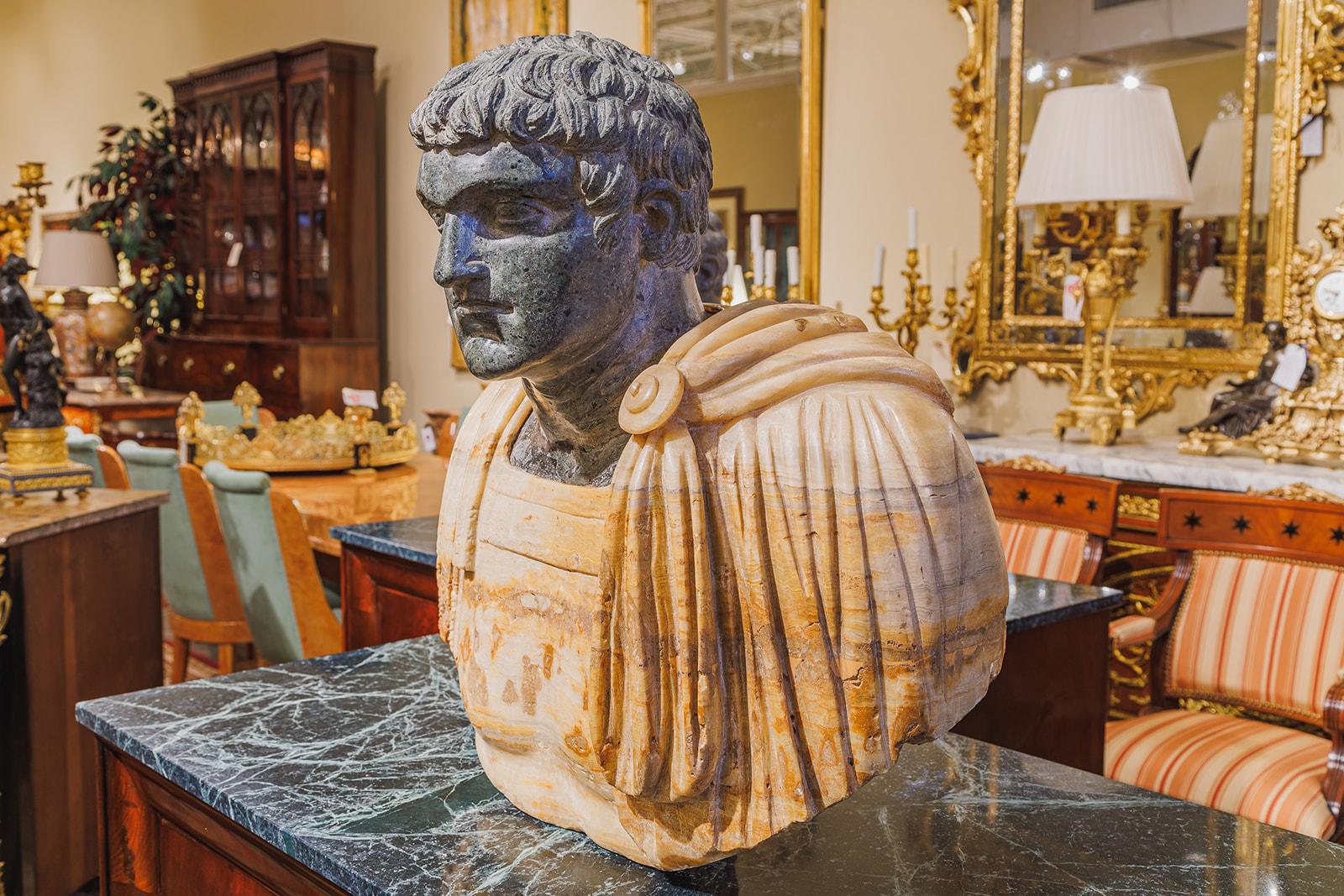 Italian A fine pair of late 19th century Alabaster and marble Roman dignitary busts For Sale