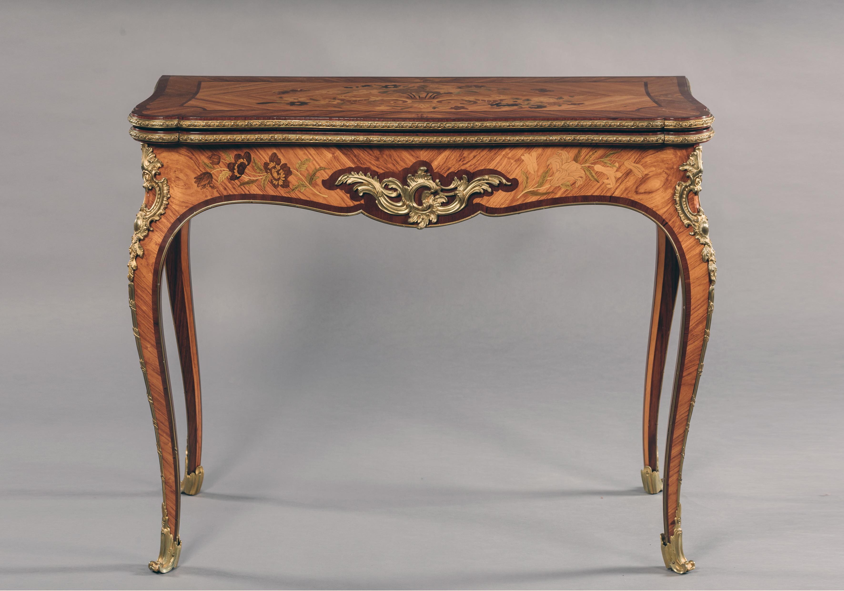 Paire de tables à cartes en marqueterie de style Louis XV du 19ème siècle Bon état - En vente à Brighton, West Sussex