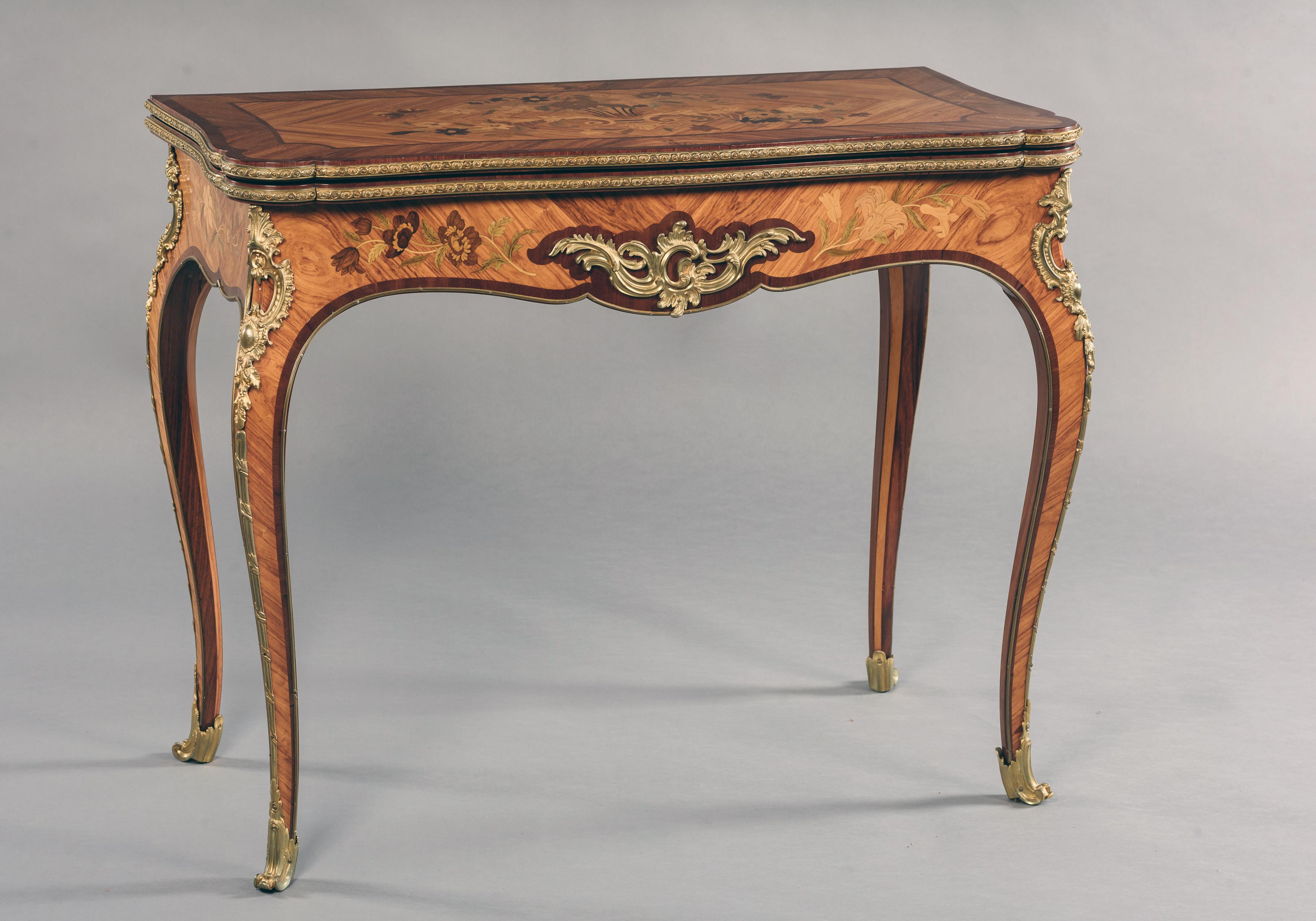 XIXe siècle Paire de tables à cartes en marqueterie de style Louis XV du 19ème siècle en vente
