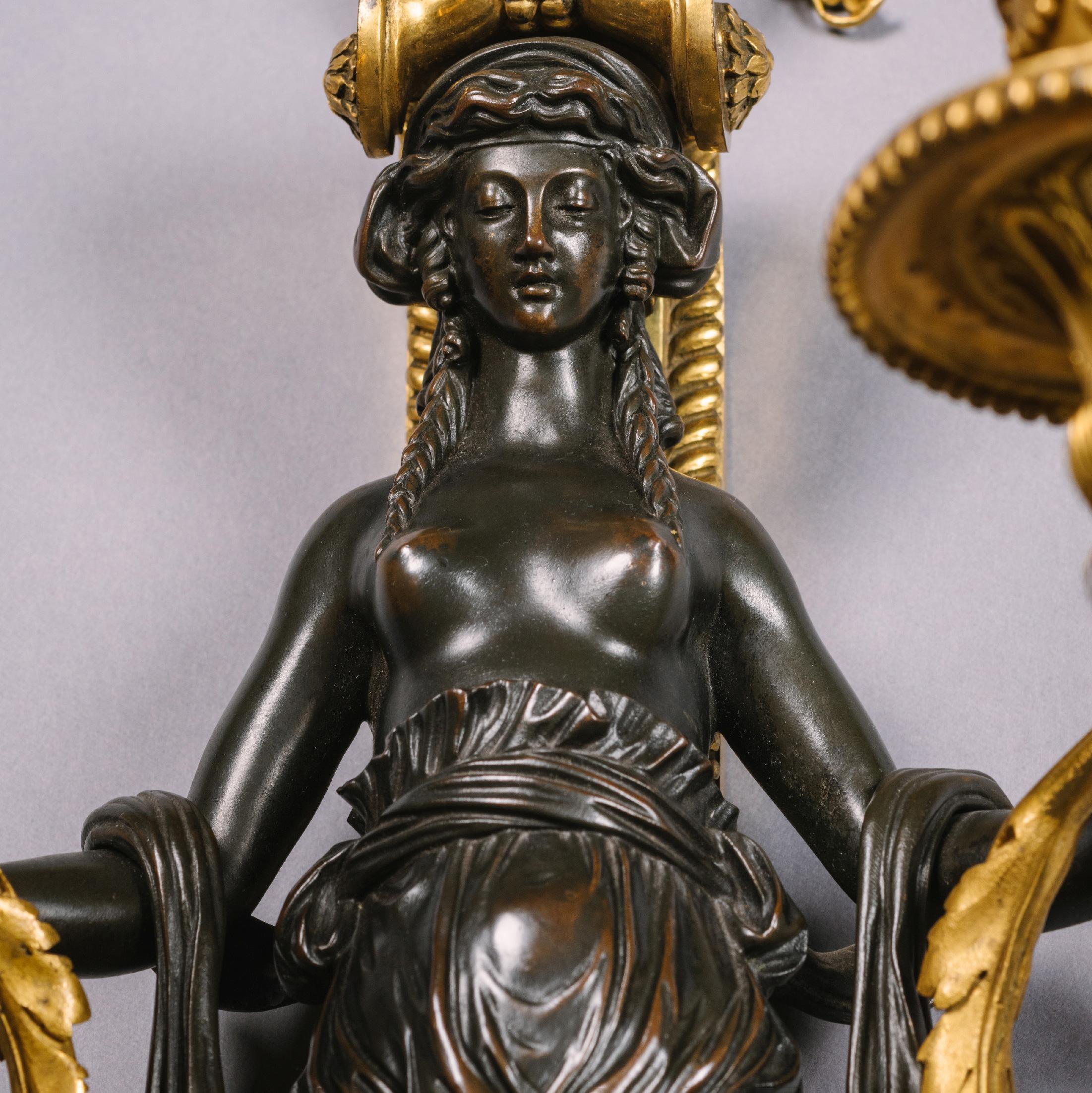 Feines Paar vergoldeter und patinierter Bronze-Wandapplikationen im Louis-XVI-Stil (Französisch) im Angebot