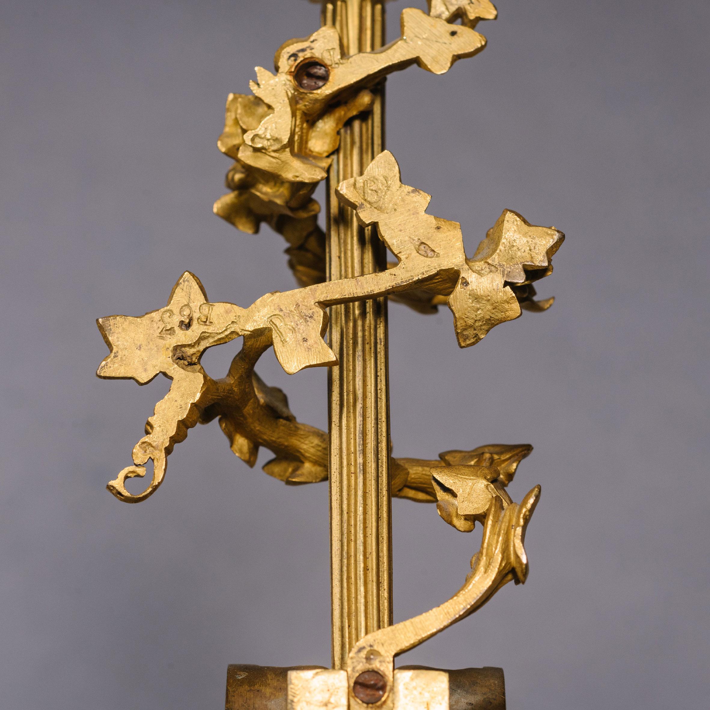 Feines Paar vergoldeter und patinierter Bronze-Wandapplikationen im Louis-XVI-Stil (19. Jahrhundert) im Angebot