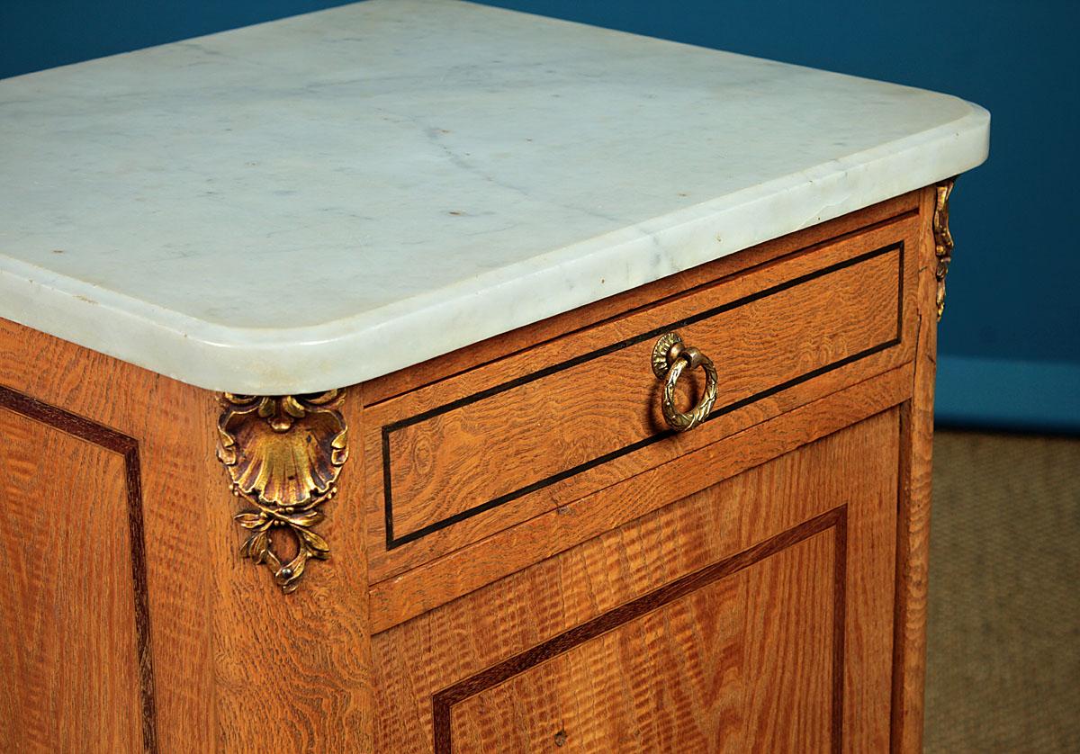 Early 20th Century Fine Pair of Marble Topped Bedside Cabinets, circa 1900