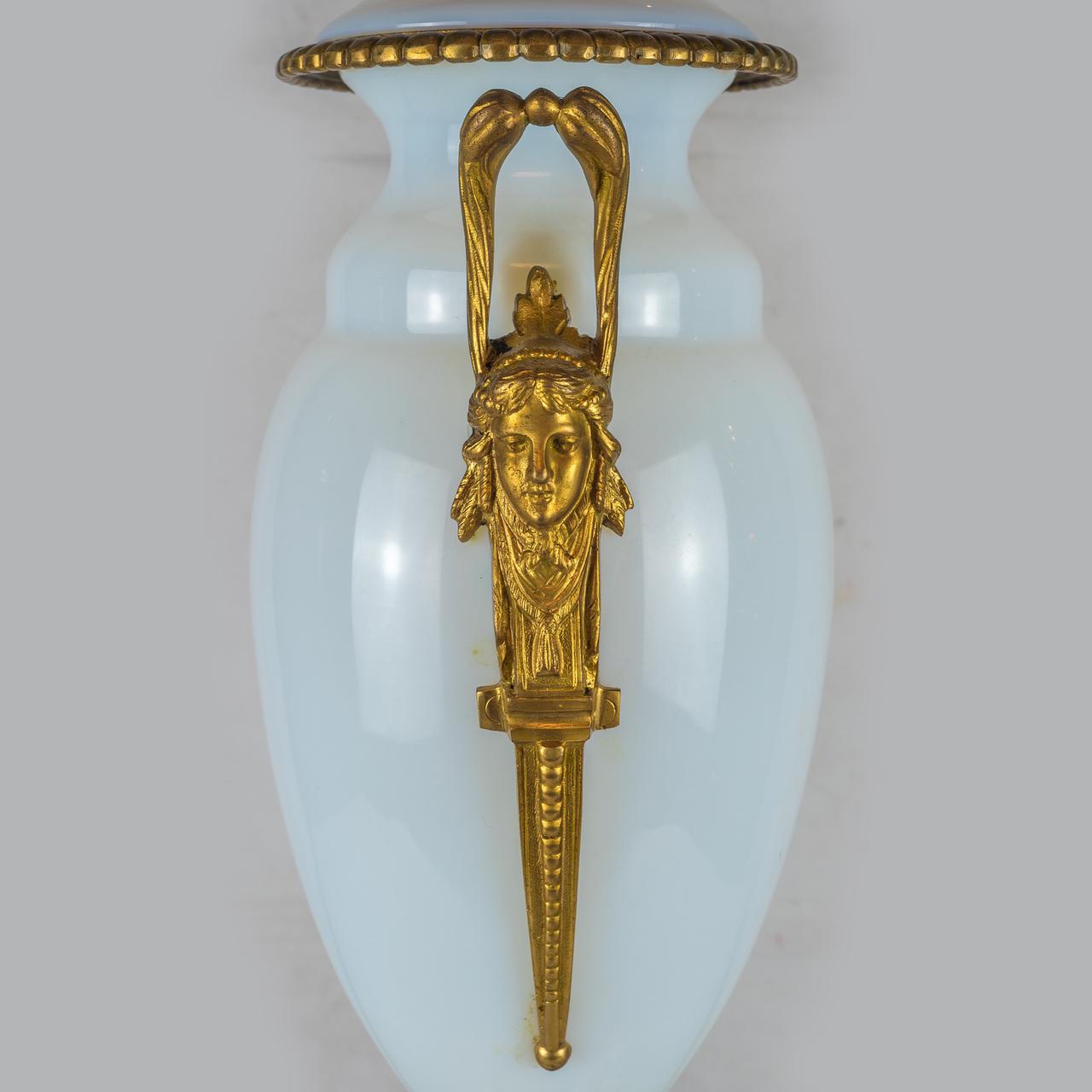 Fine Pair of Ormolu-Mounted White Opaline Lamps In Good Condition For Sale In New York, NY