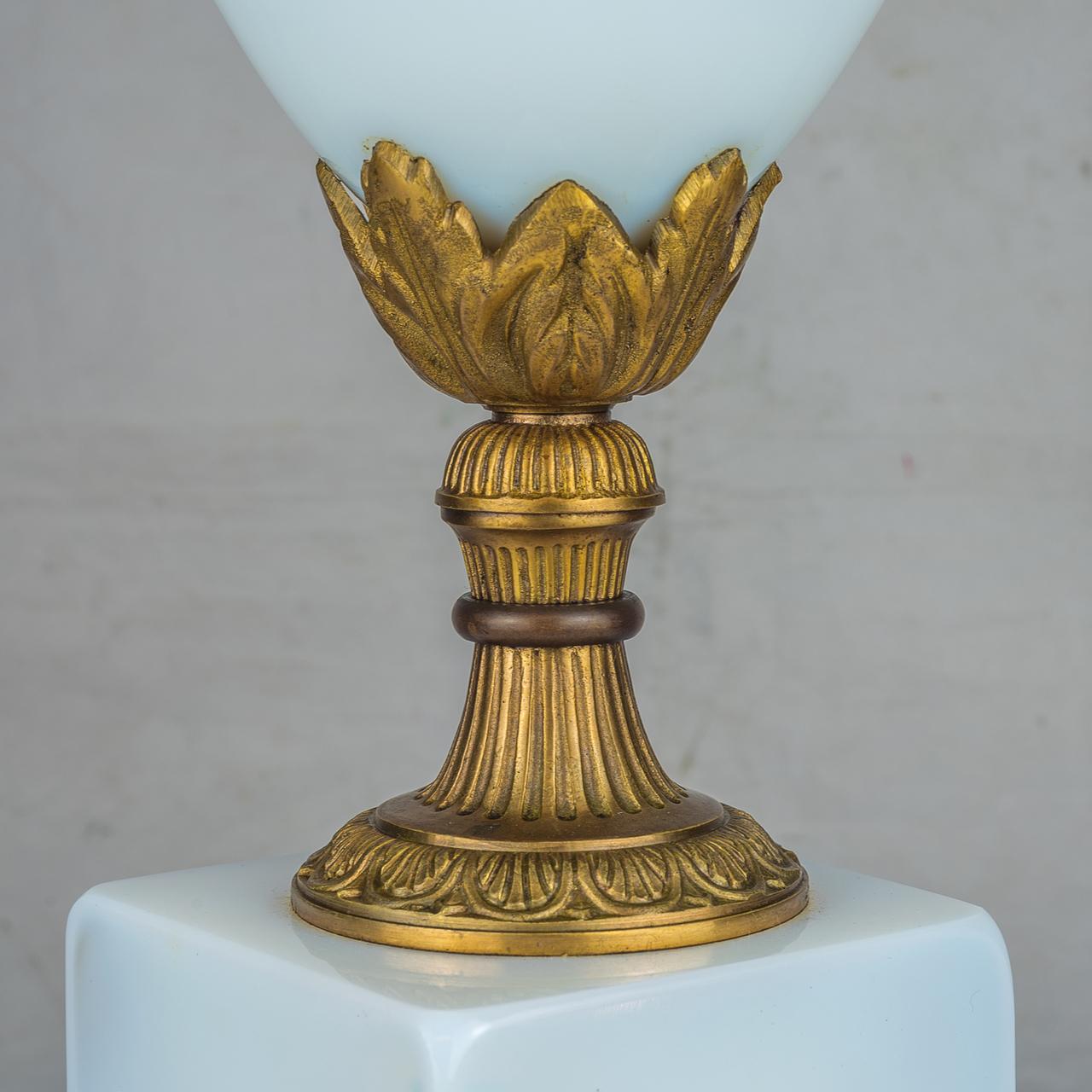 19th Century Fine Pair of Ormolu-Mounted White Opaline Lamps For Sale