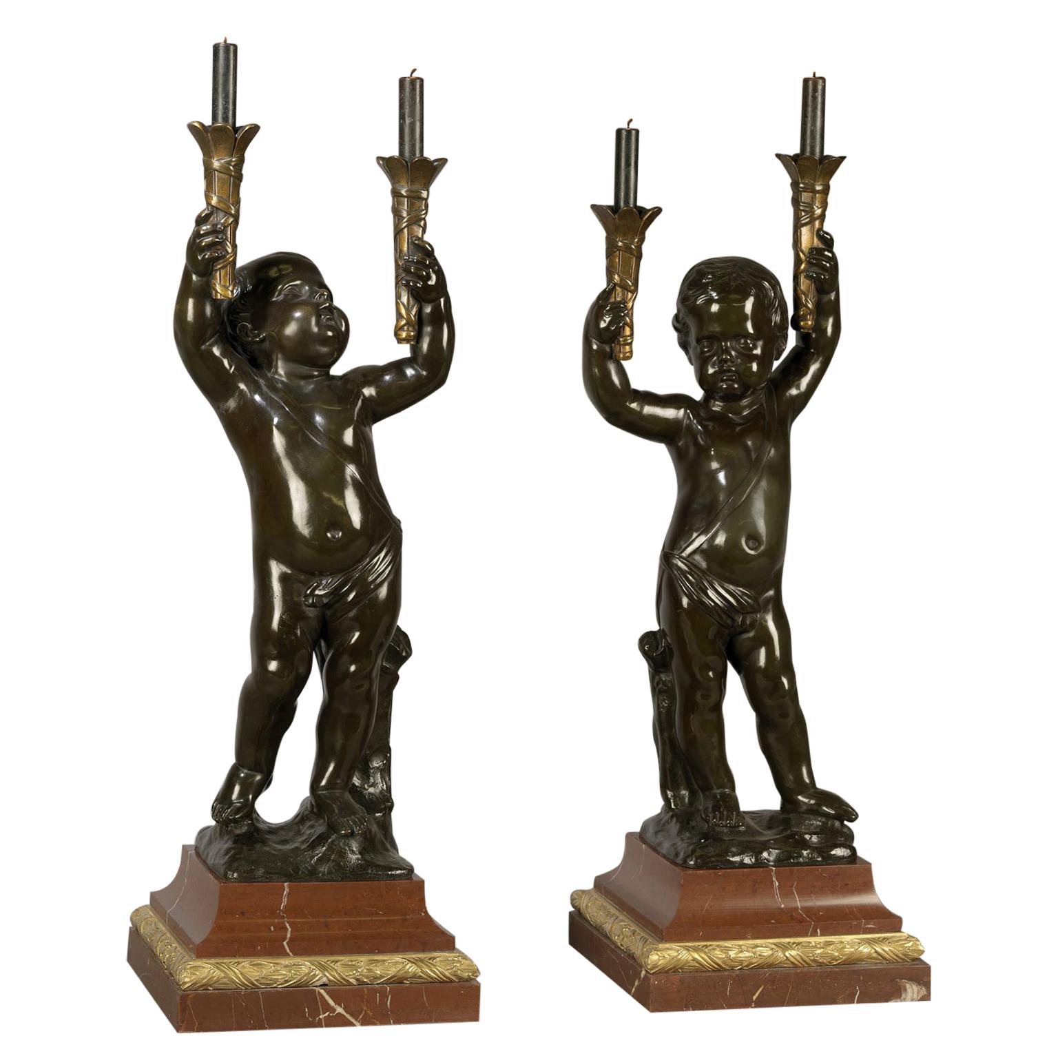 Paire de torchères figuratives en bronze patiné, vers 1890