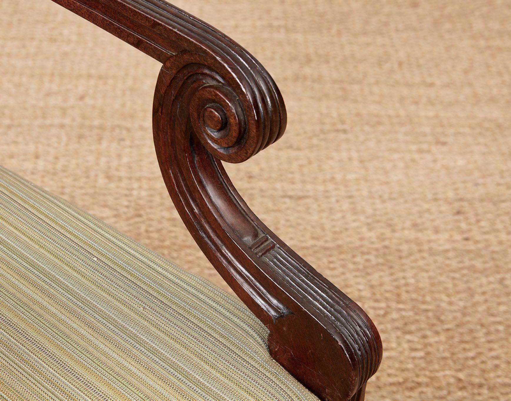 Début du XIXe siècle Paire de fauteuils gothiques de style Régence en vente