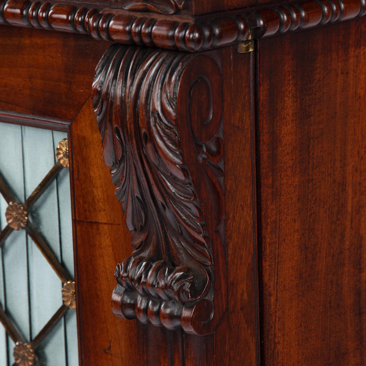 A Fine Pair of Regency Mahogany Side Cabinets by Gillows, c.1815 For Sale 4