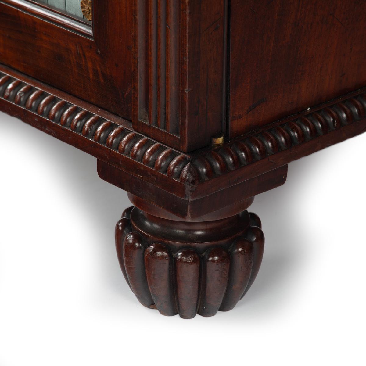 A Fine Pair of Regency Mahogany Side Cabinets by Gillows, c.1815 For Sale 5
