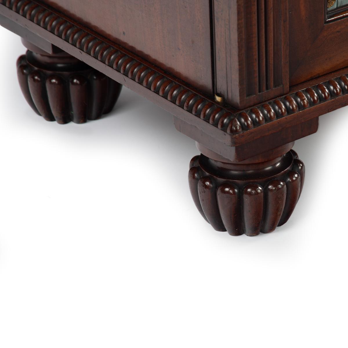 A Fine Pair of Regency Mahogany Side Cabinets by Gillows, c.1815 For Sale 6