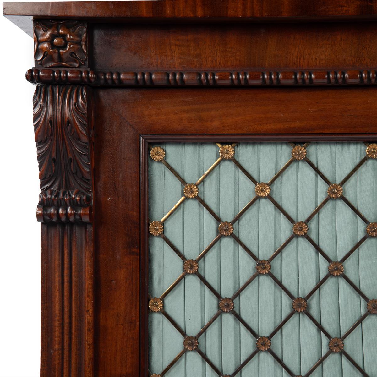 A Fine Pair of Regency Mahogany Side Cabinets by Gillows, c.1815 For Sale 1