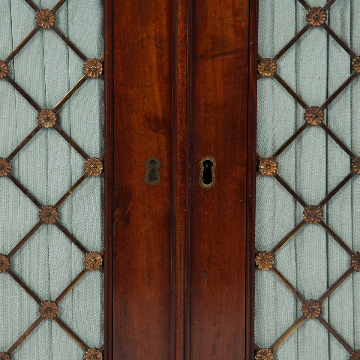 A Fine Pair of Regency Mahogany Side Cabinets by Gillows, c.1815 For Sale 2
