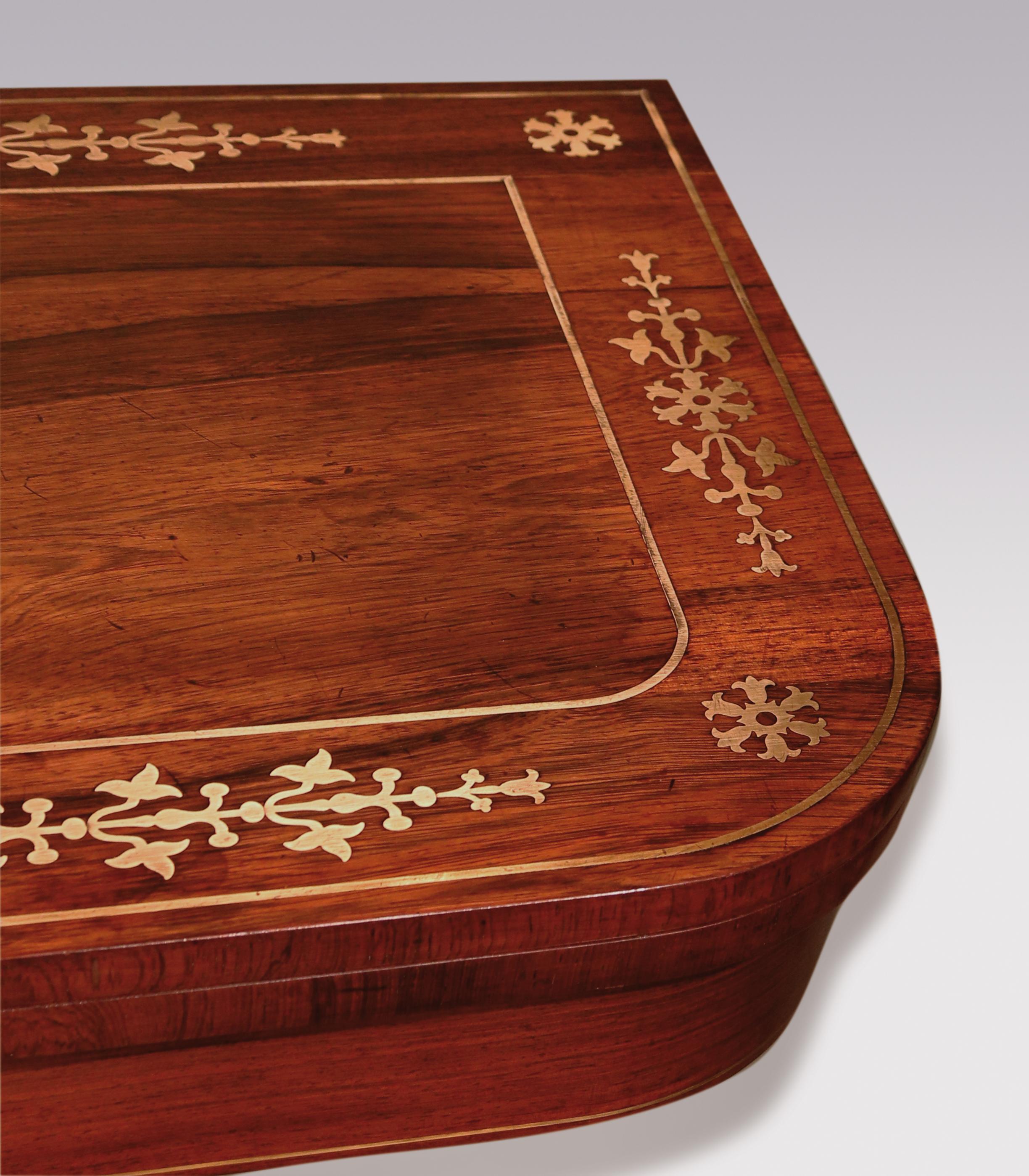 Anglais Paire de tables à cartes en bois de rose figuré de la période Régence en vente