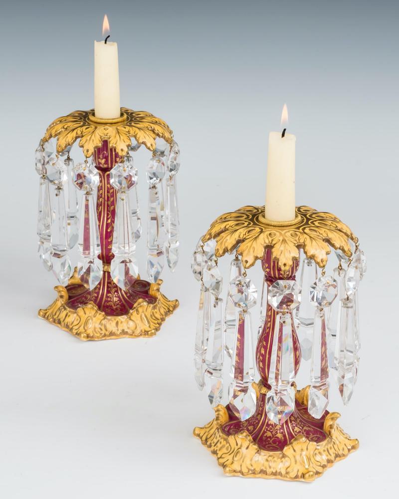 Ein Paar Rockingham-Porzellan-Kerzenständer aus Rockingham (Mittleres 19. Jahrhundert) im Angebot