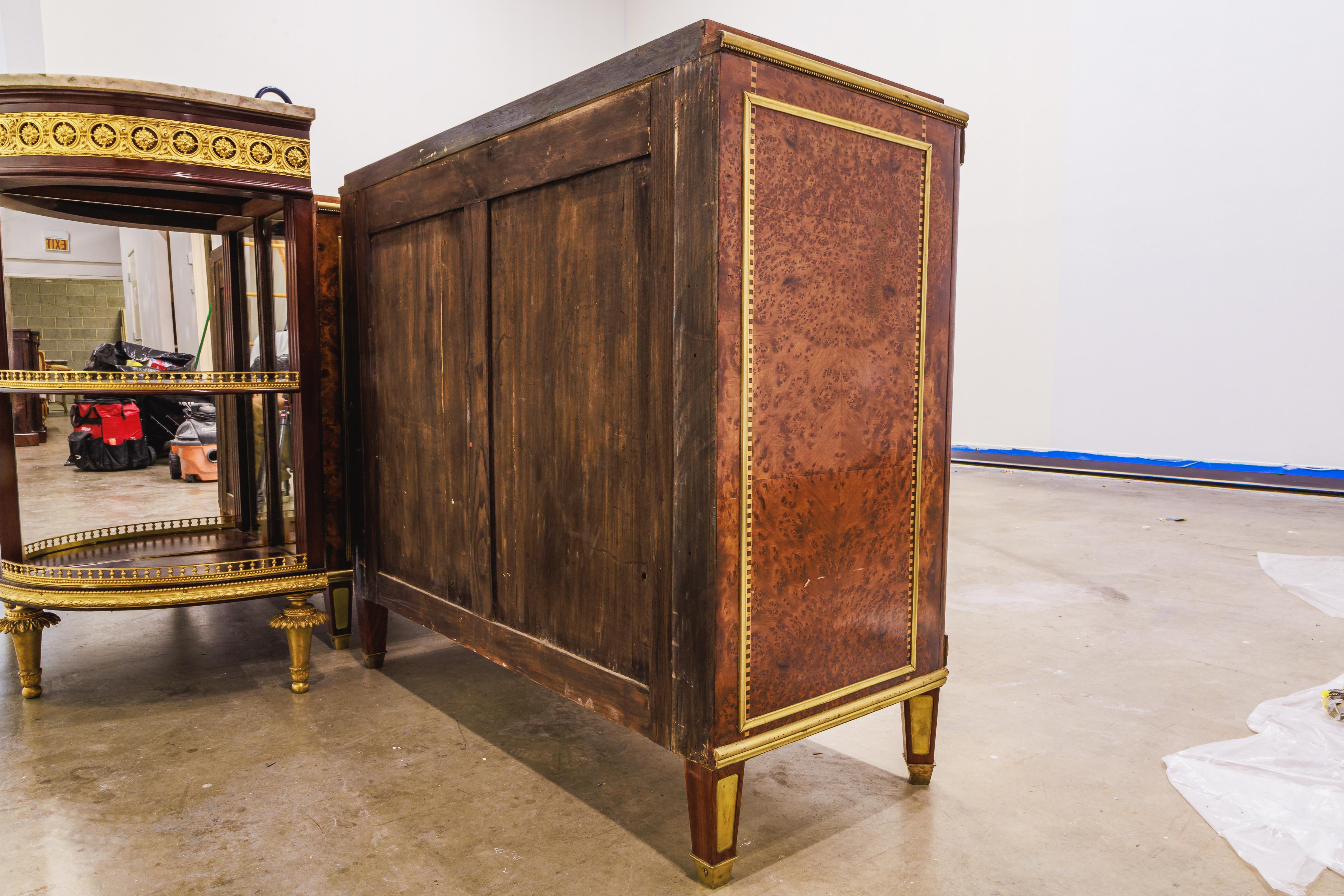 Hammered A fine pair of Russian light mahogany and brass inlayed commodes For Sale