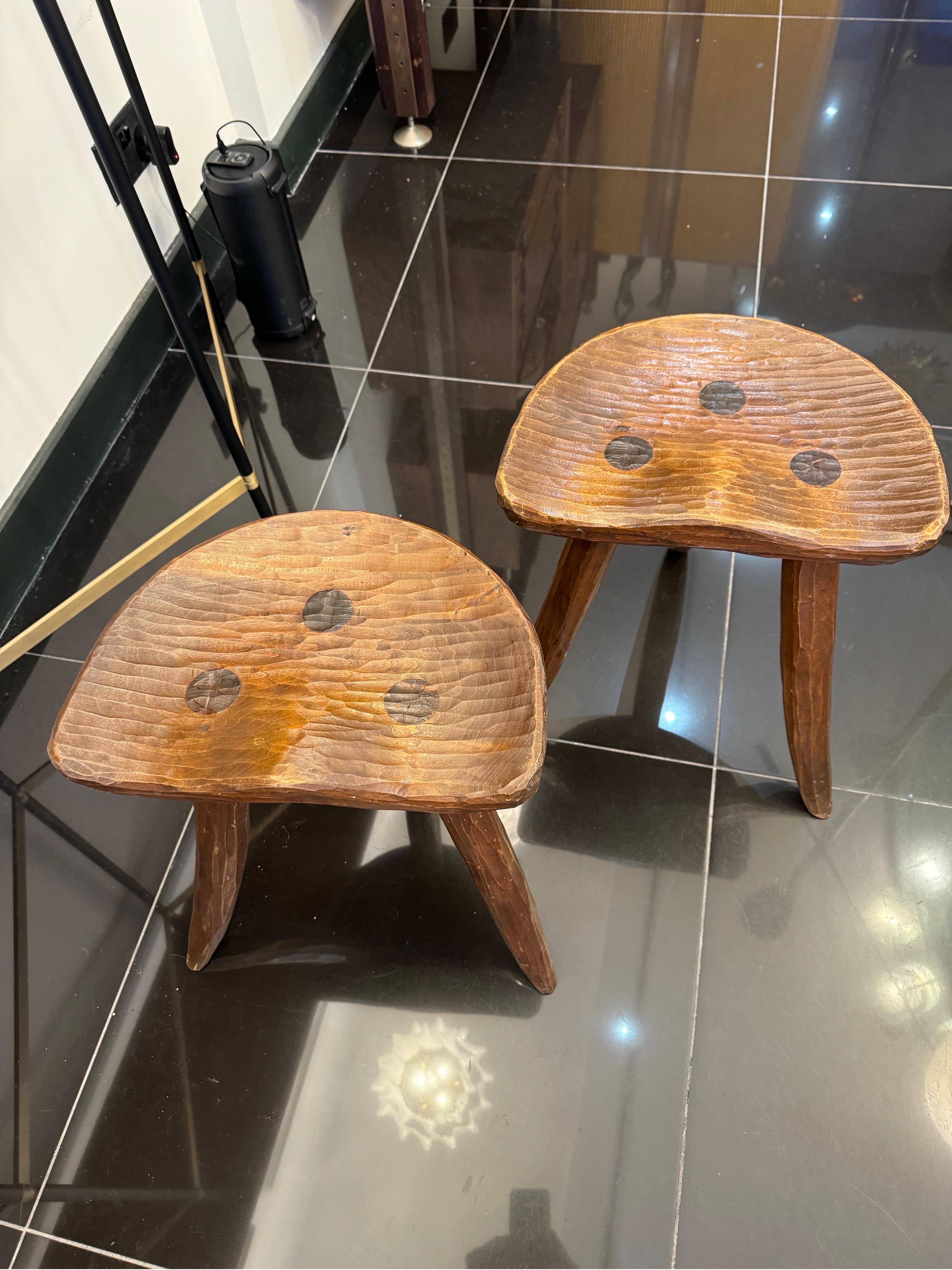 A fine pair of saddle seats oak stools In Good Condition For Sale In London, GB