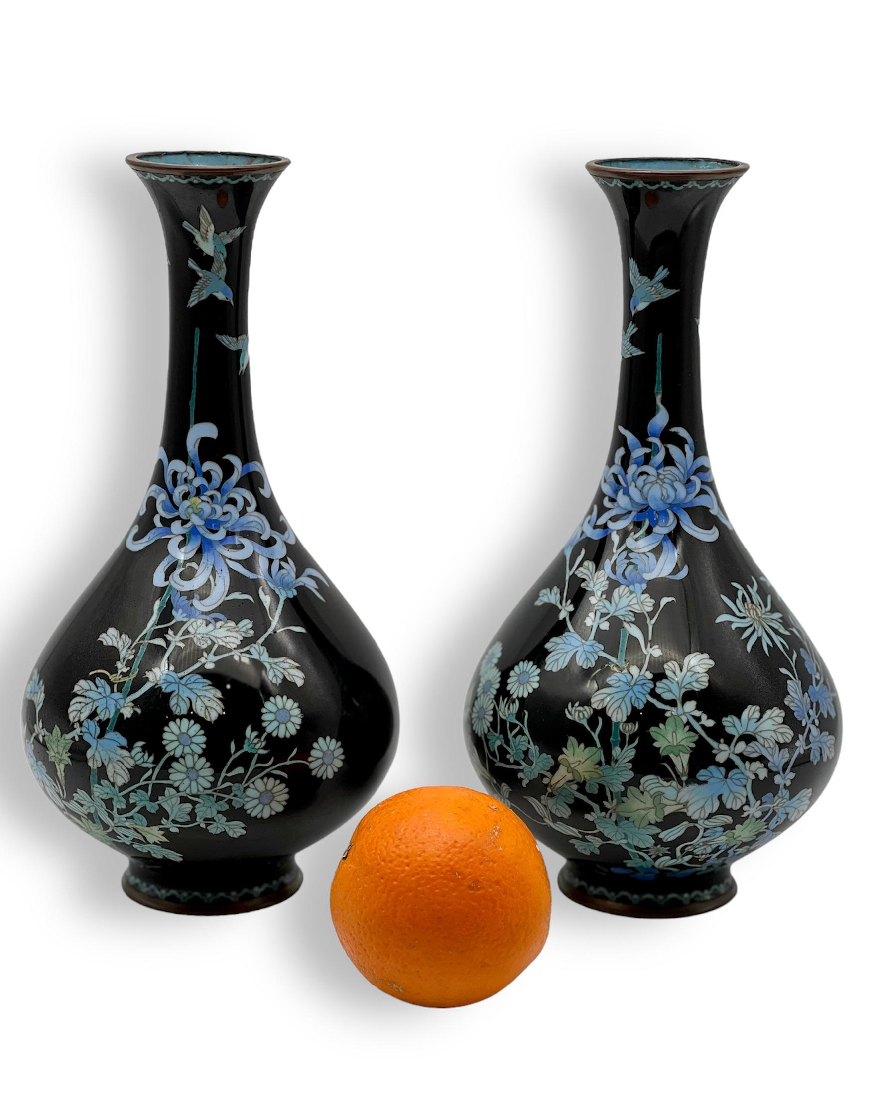 A Fine Pair Pair of Japanese Cloisonne Enamel Oviform Vases. Meiji period. For Sale 8