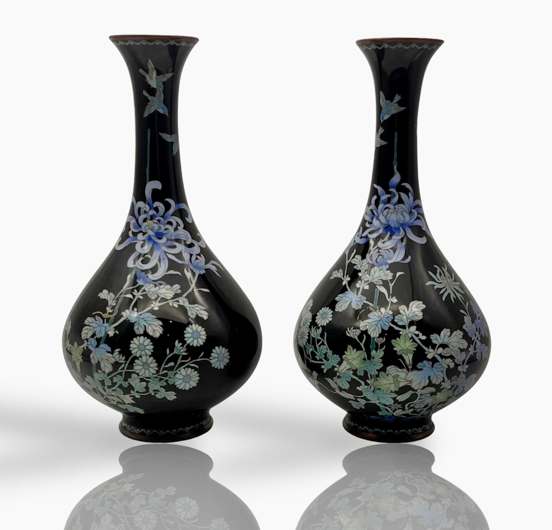 A Fine Pair Pair of Japanese Cloisonne Enamel Oviform Vases. Meiji period. For Sale 2