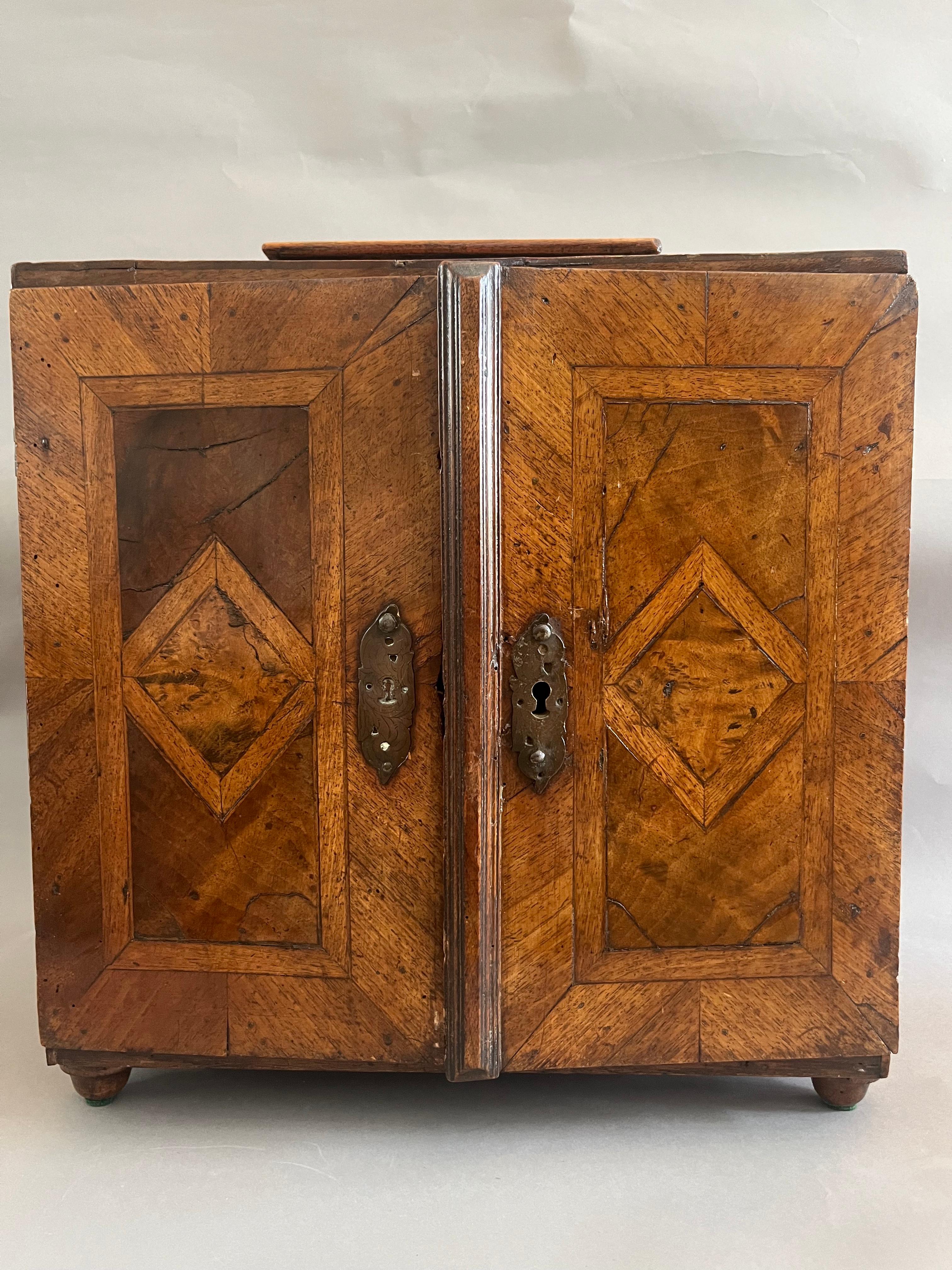  A Fine Quality 17th Cenury Bavarian Table Cabinet For Sale 1