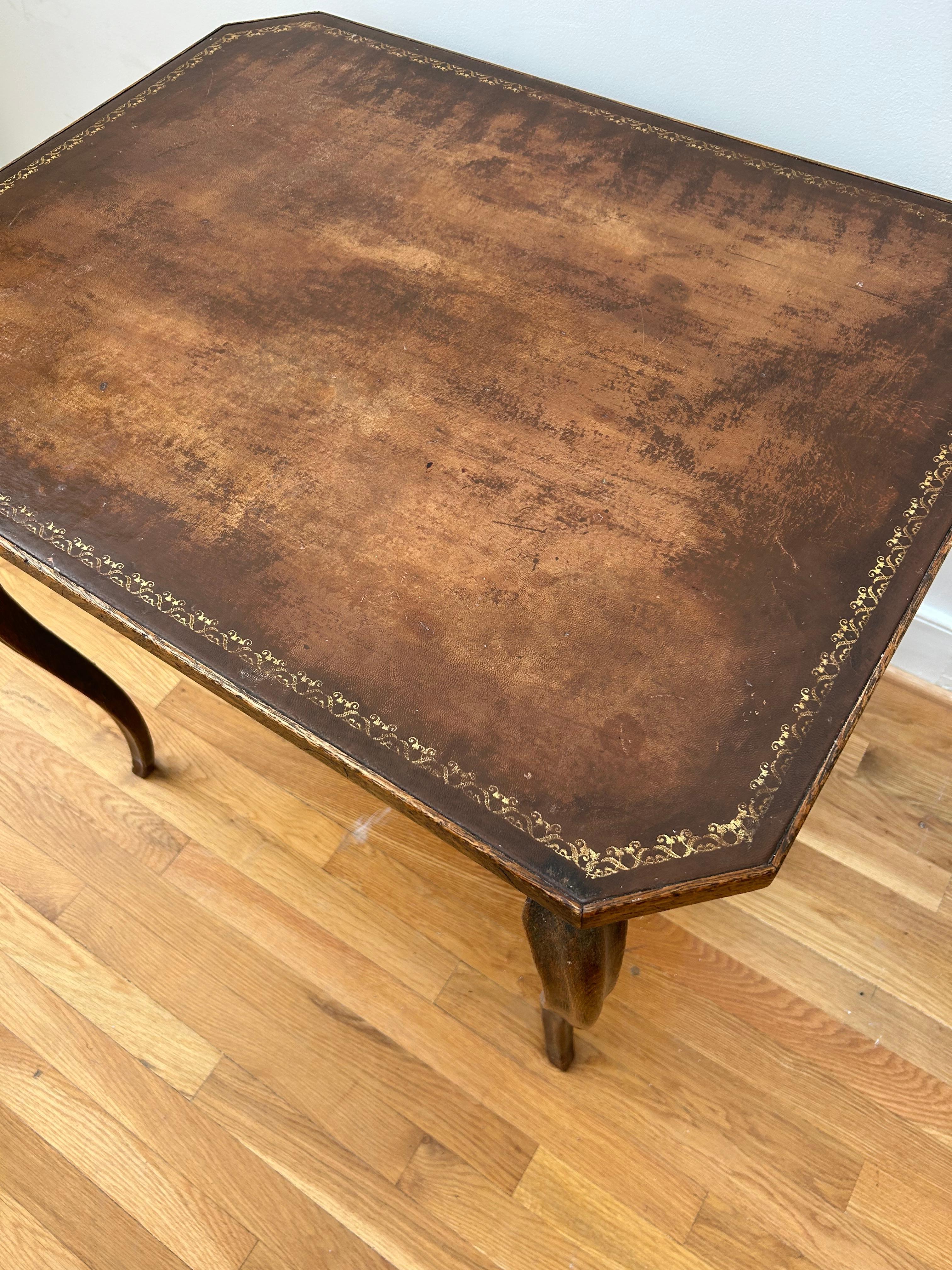 Provincial français Une table à jeux provinciale française du XVIIIe siècle de belle qualité. en vente